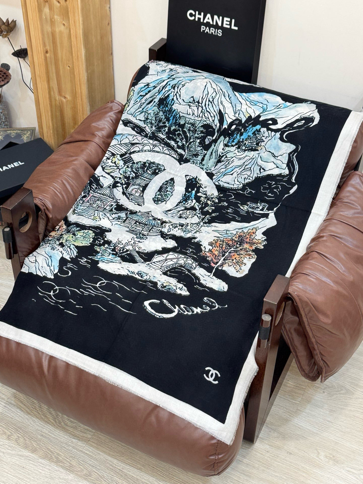 𝑪𝒉𝒂𝒏𝒆𝒍 • 25𝑪四季披肩!Size:140x140cm 100%羊绒轻盈柔软,亲肤舒适,四季皆宜