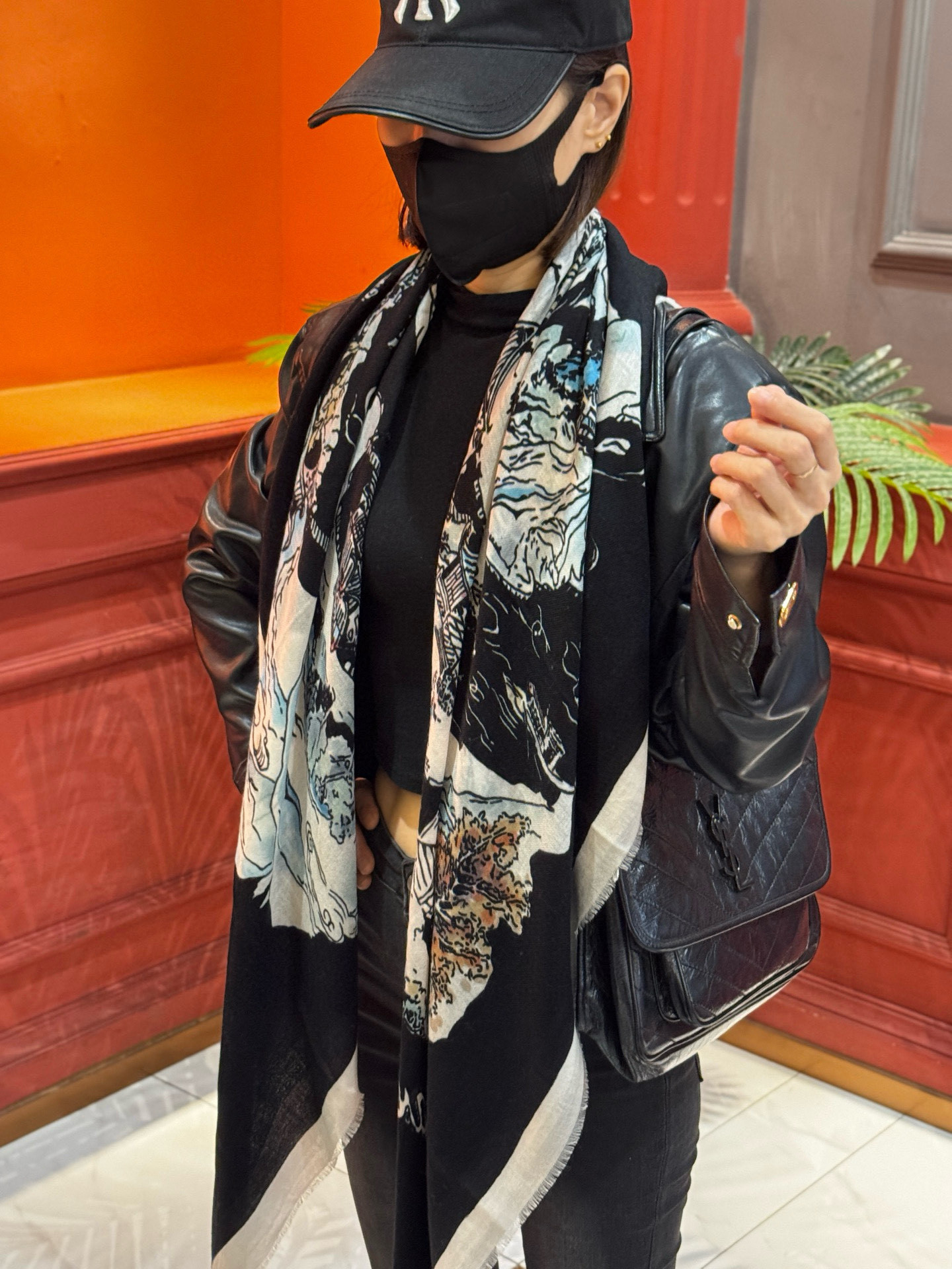 𝑪𝒉𝒂𝒏𝒆𝒍 • 25𝑪四季披肩!Size:140x140cm 100%羊绒轻盈柔软,亲肤舒适,四季皆宜