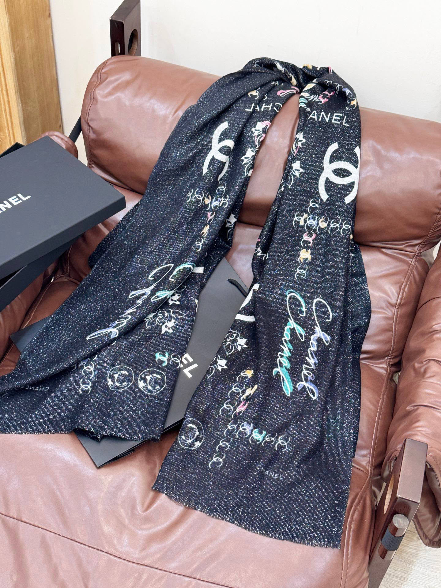 上新🌟 会发光发亮的围巾 💄💋新款客供银线💖羊绒面料长巾 😘美翻了[流泪]【手绘LOGO银线长巾】御用殿