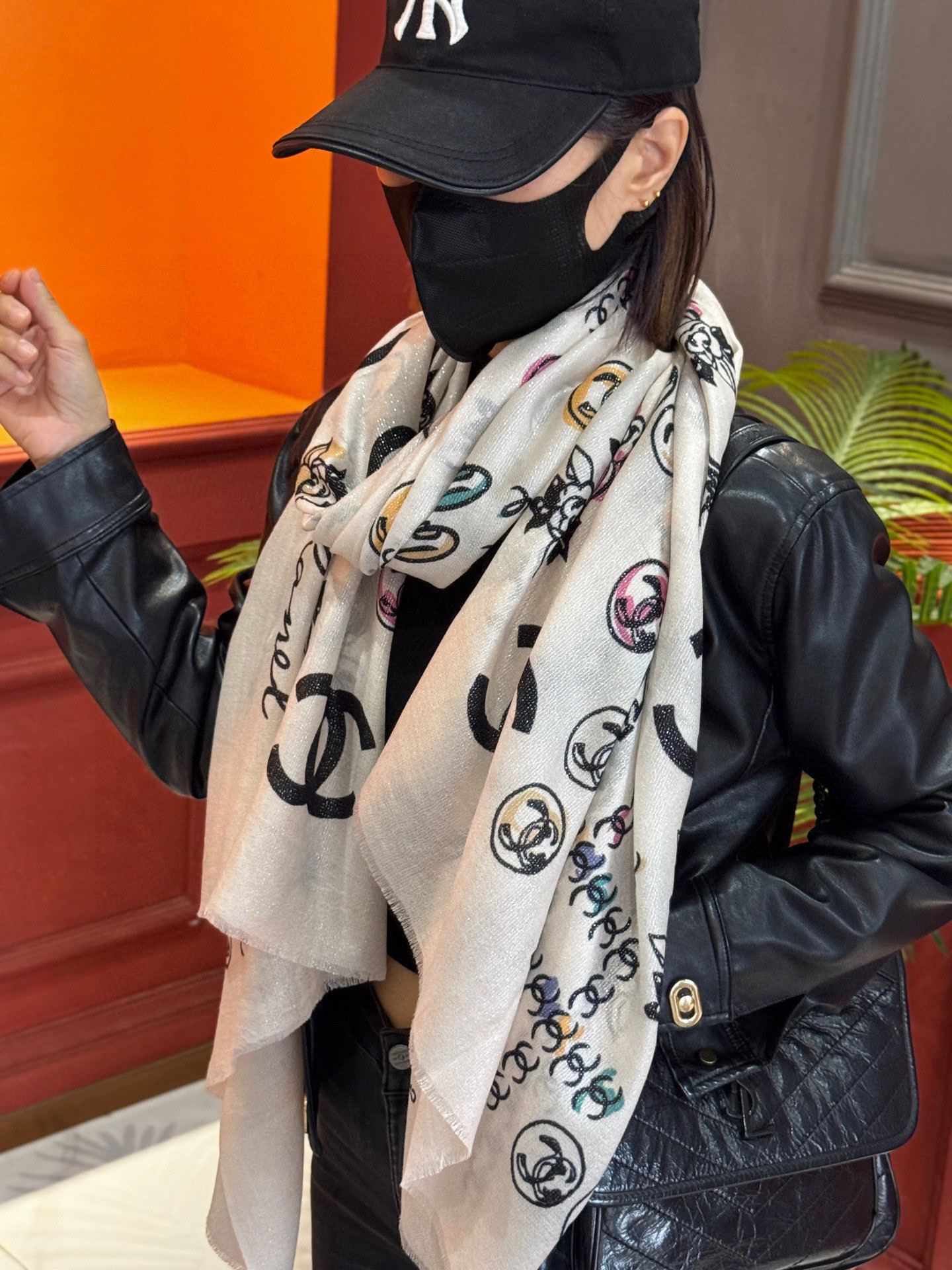 上新🌟 会发光发亮的围巾 💄💋新款客供银线💖羊绒面料长巾 😘美翻了[流泪]【手绘LOGO银线长巾】御用殿