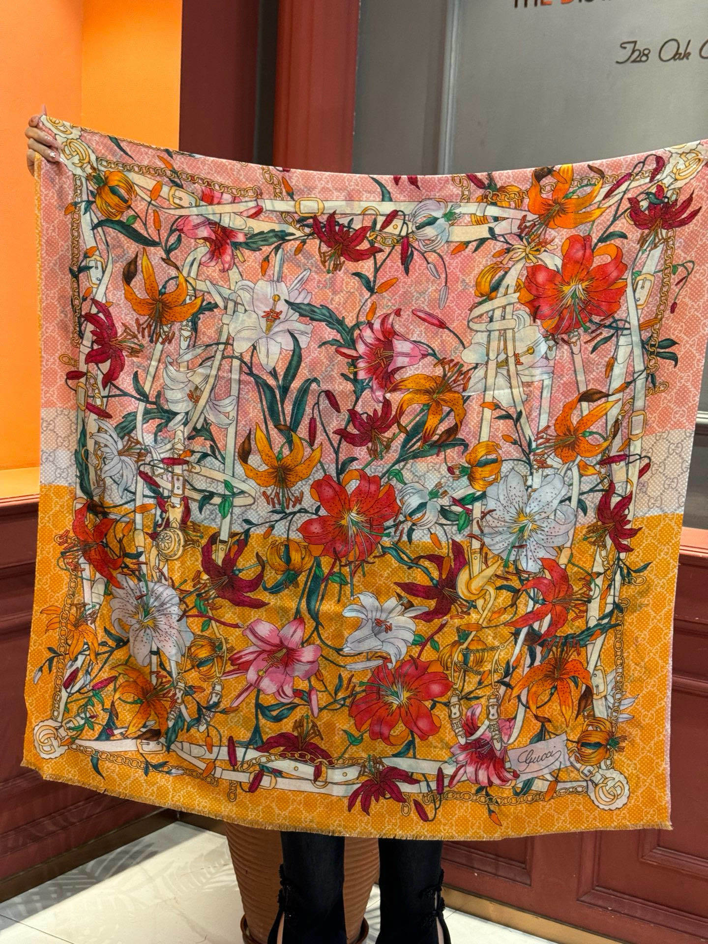 Gucci花卉羊绒围巾~超级抬气色!高级女人味!】羊绒围巾也能这么美!!!Gucci这款双面花卉羊绒围巾