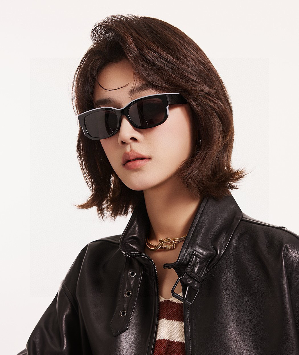 Gucci 经典的小框设计，不挑脸型，无论搭配大衣还是连衣裙都非常显气质尼龙偏光镜片预防紫外线 型号：G