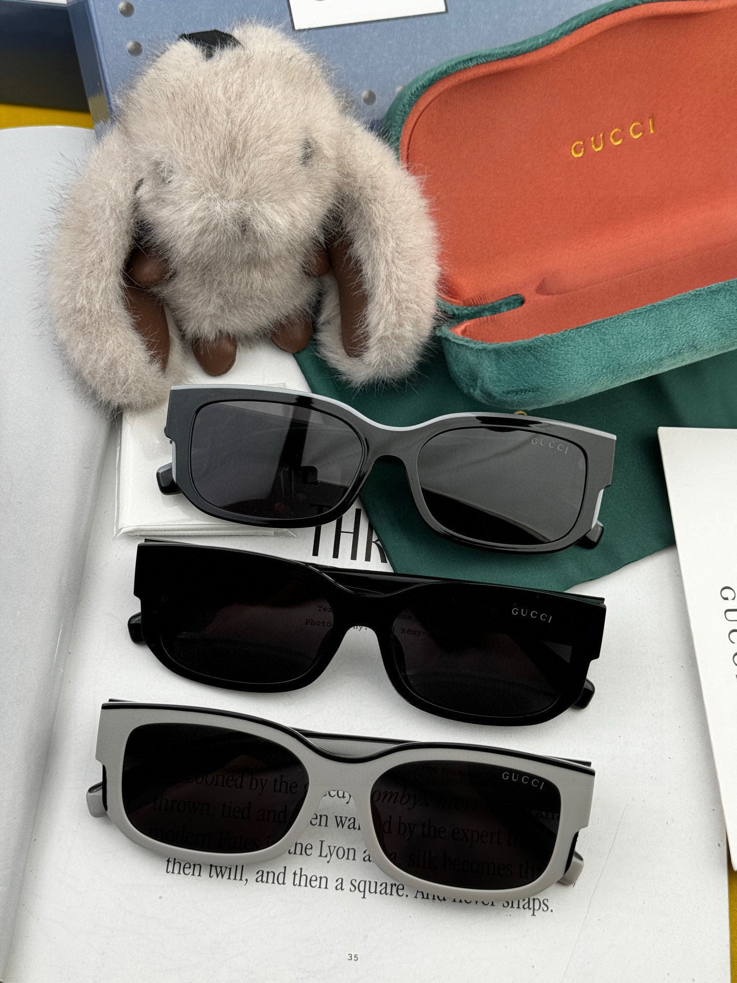 Gucci 经典的小框设计，不挑脸型，无论搭配大衣还是连衣裙都非常显气质尼龙偏光镜片预防紫外线 型号：G