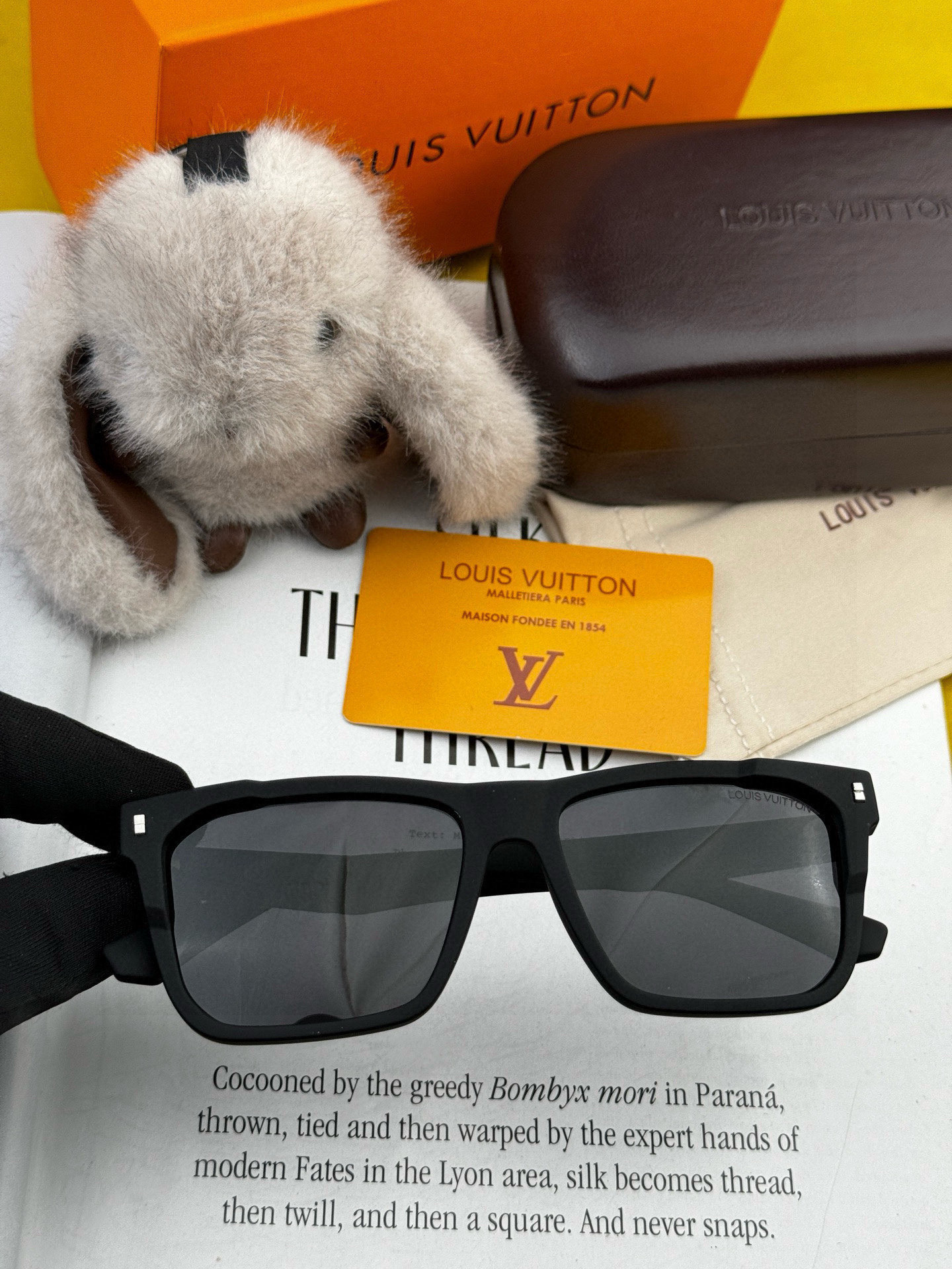 LV 2025年开春新款 潮流爆款 时尚方框太阳镜 高品质 佩戴舒适 网红潮款墨镜 型号L8510