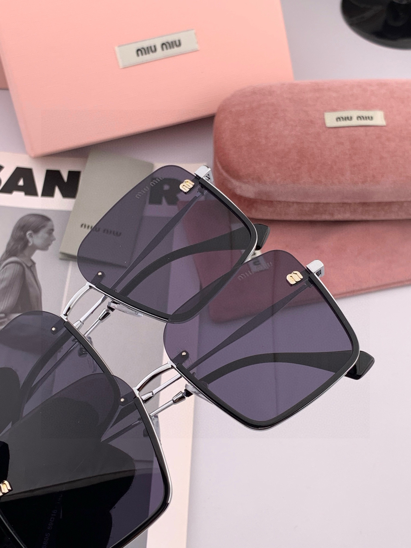 【miumiu偏光】😘新款🕶时尚高雅墨镜女士 太阳镜🥳打造沉稳架势，经典的版型与全新的创意相结👍不经意间