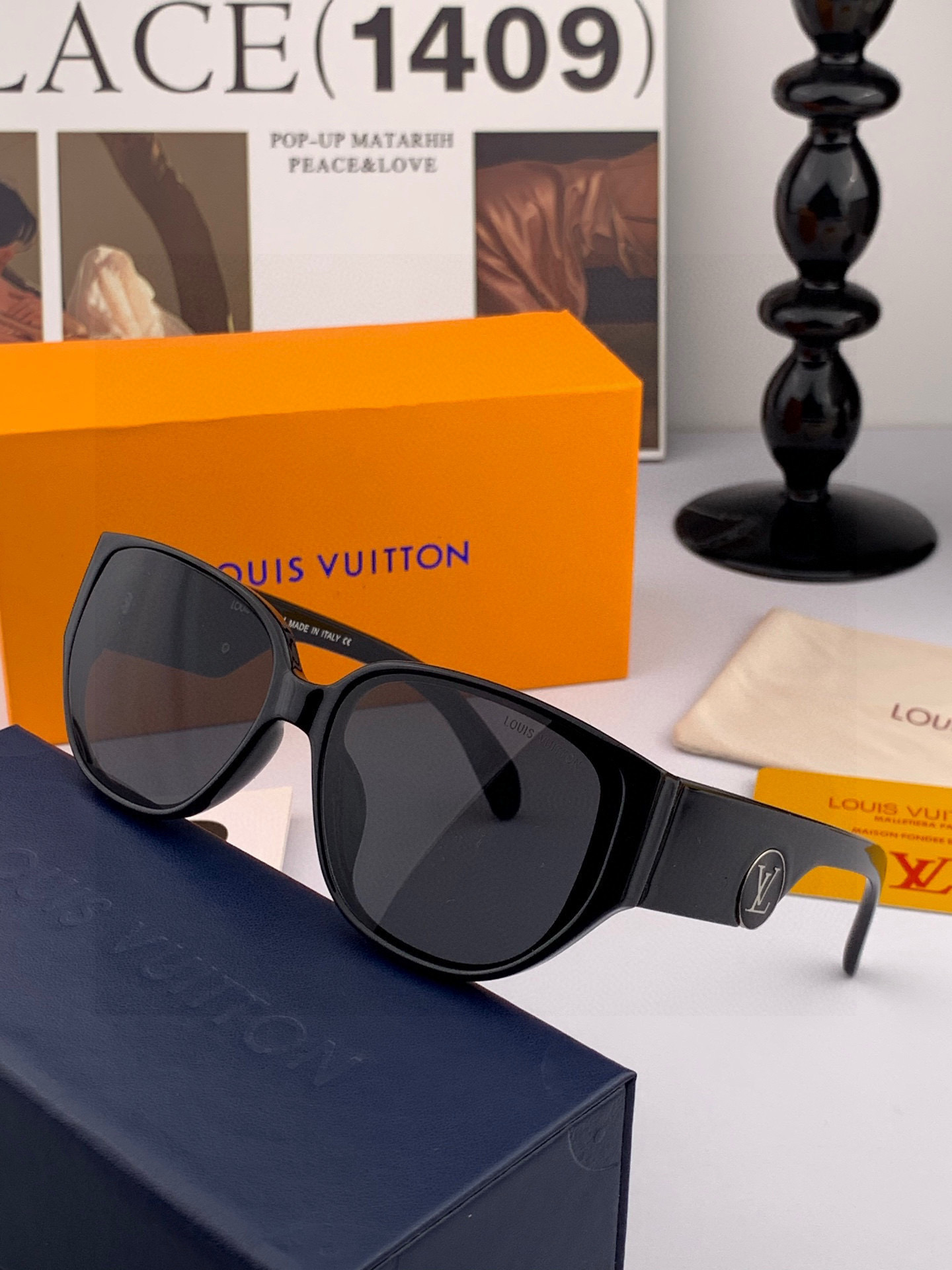 LV 2025新款女士方框太阳眼镜 开车墨镜 新款太阳镜 时尚大方 舒适轻盈 精致奢华 超轻 型号：L2