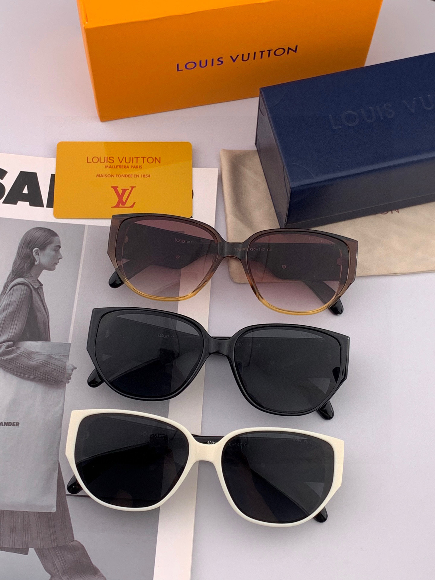 LV 2025新款女士方框太阳眼镜 开车墨镜 新款太阳镜 时尚大方 舒适轻盈 精致奢华 超轻 型号：L2