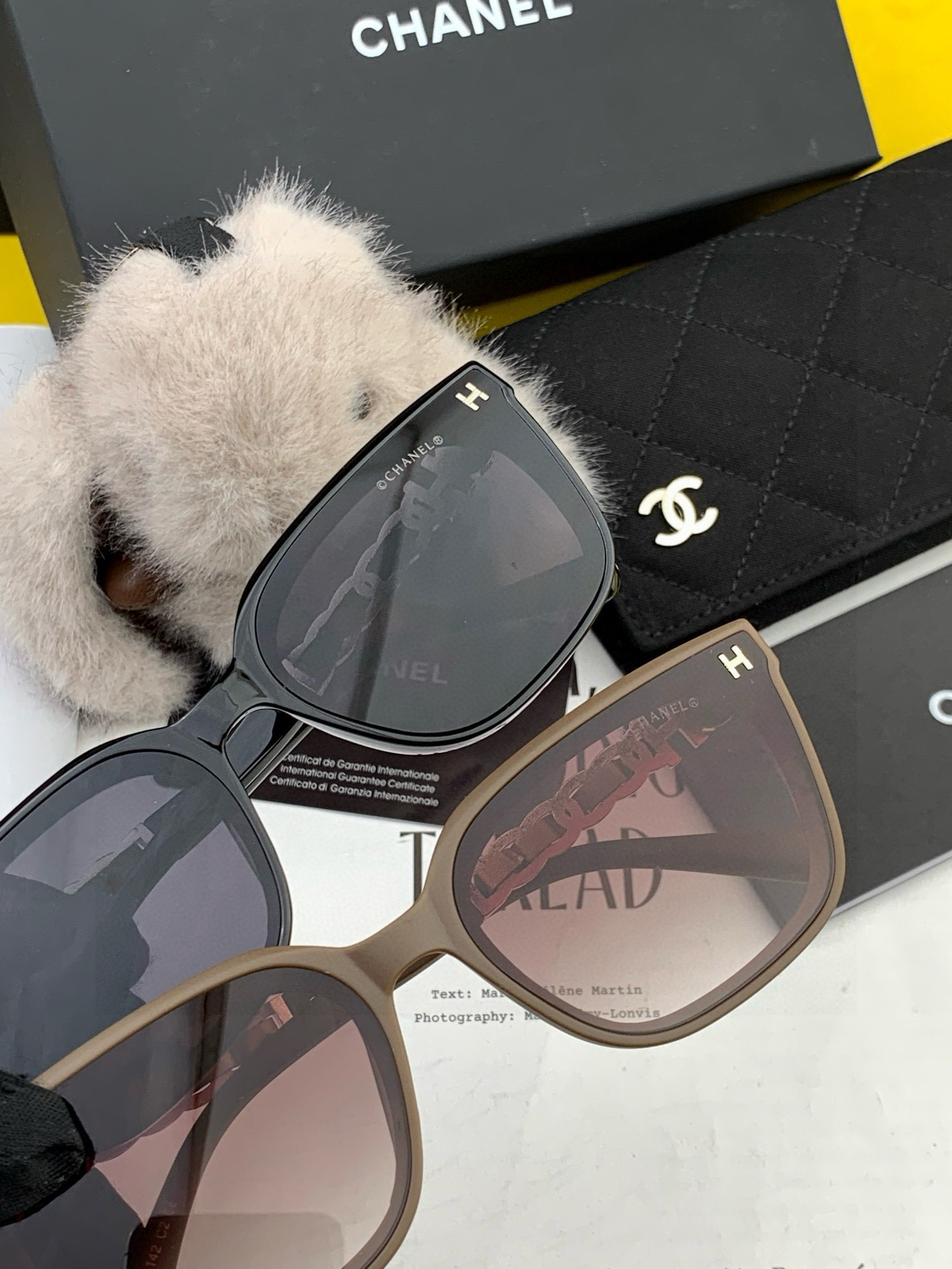 新品CHANEL 香奈儿太阳镜以独特魅力和前卫风格诠释春夏最新眼镜，质感超好佩带舒适 型号：CH0303