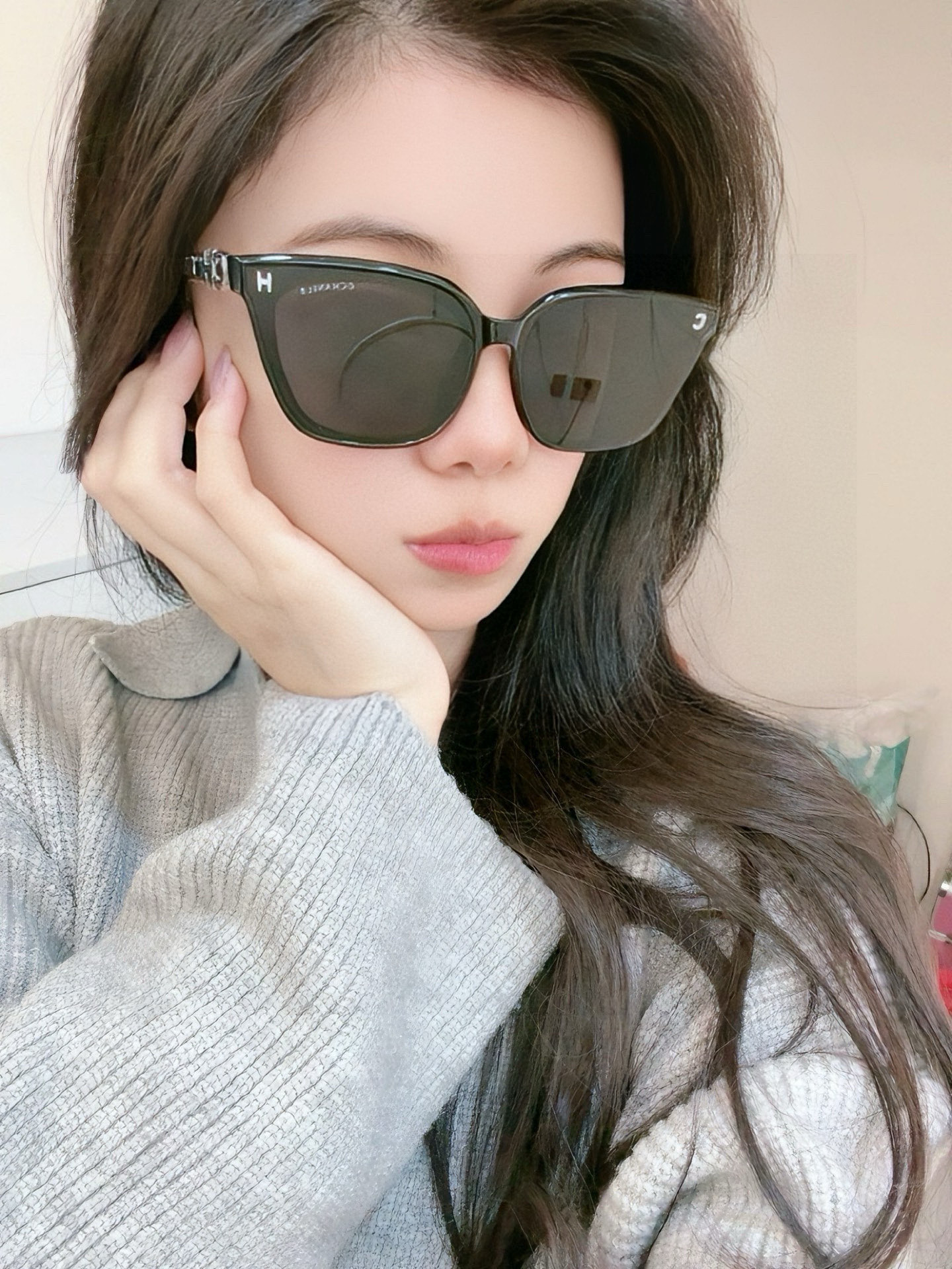 新品CHANEL 香奈儿太阳镜以独特魅力和前卫风格诠释春夏最新眼镜，质感超好佩带舒适 型号：CH0303