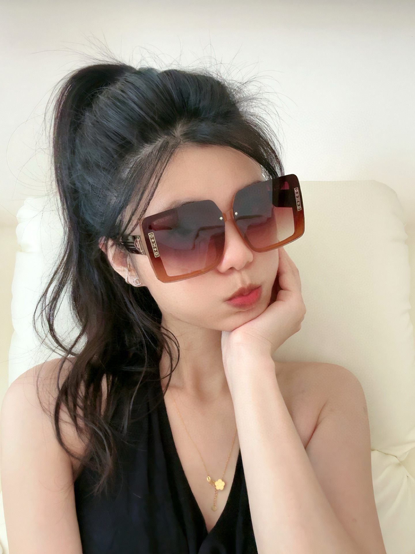 lv大框太阳镜墨镜经典的方框设计，不挑脸型，无论搭配大衣还是连衣裙都非常显气质预防紫外线 型号：型号：L