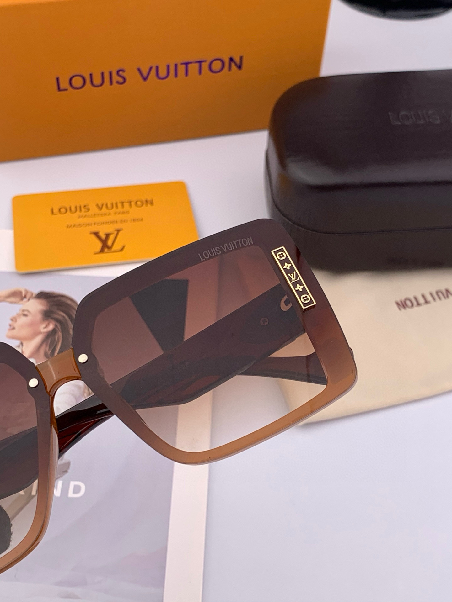 lv大框太阳镜墨镜经典的方框设计，不挑脸型，无论搭配大衣还是连衣裙都非常显气质预防紫外线 型号：型号：L