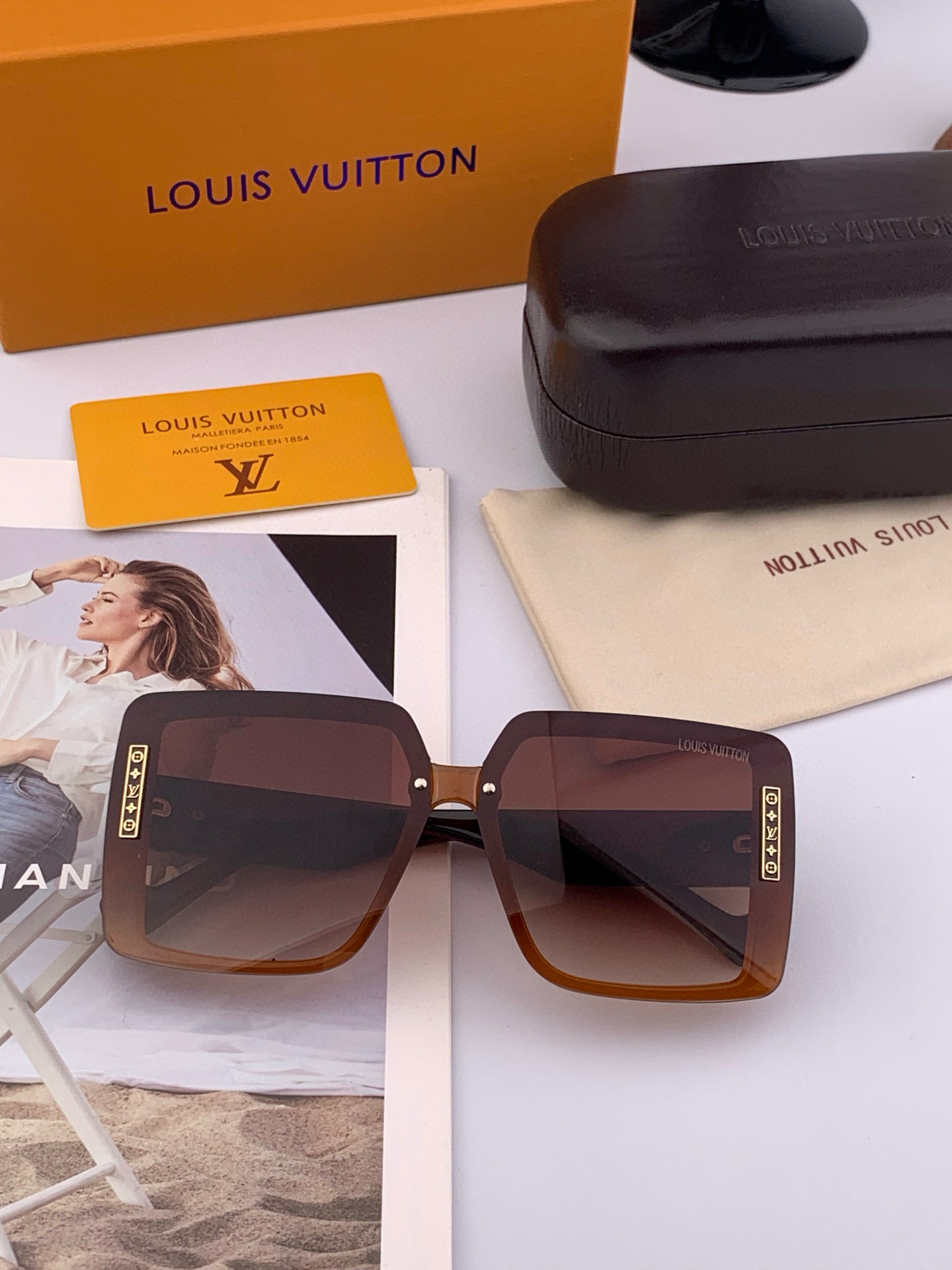 lv大框太阳镜墨镜经典的方框设计，不挑脸型，无论搭配大衣还是连衣裙都非常显气质预防紫外线 型号：型号：L