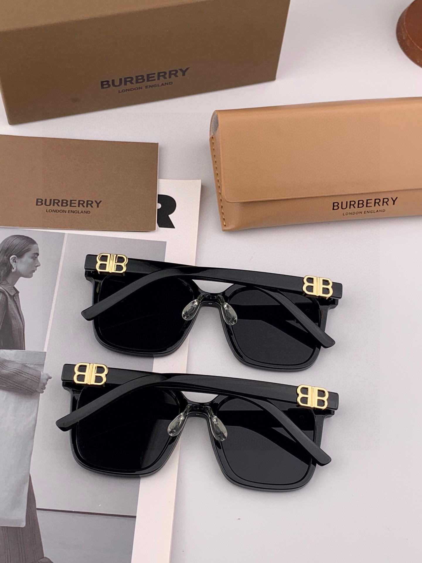 🎈原版出货 巴宝莉网红超爆款💙经典奢华全球风[强][酷][亲亲] 时尚方框太阳镜[得意] 气质非凡😄 经