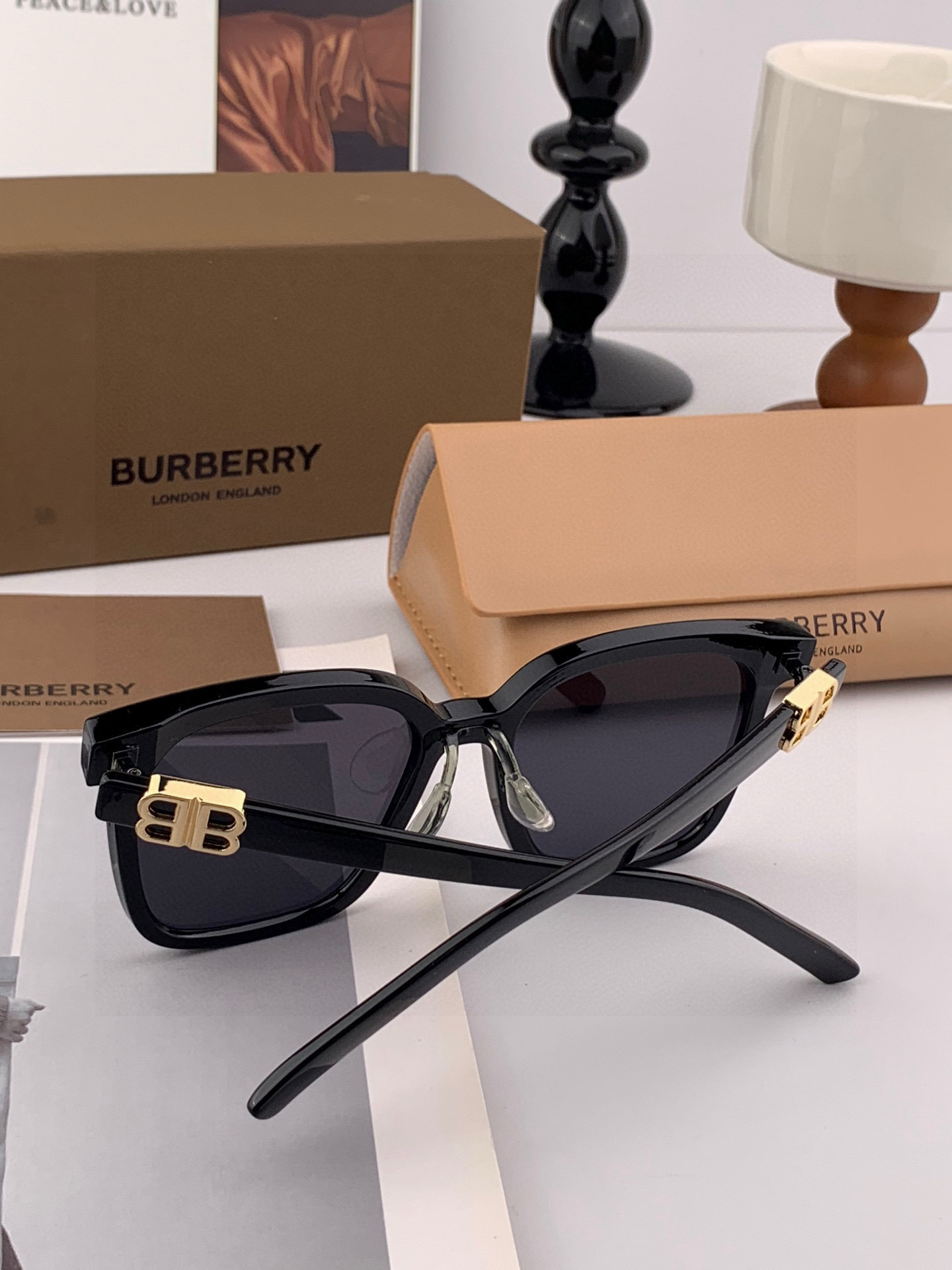 🎈原版出货 巴宝莉网红超爆款💙经典奢华全球风[强][酷][亲亲] 时尚方框太阳镜[得意] 气质非凡😄 经