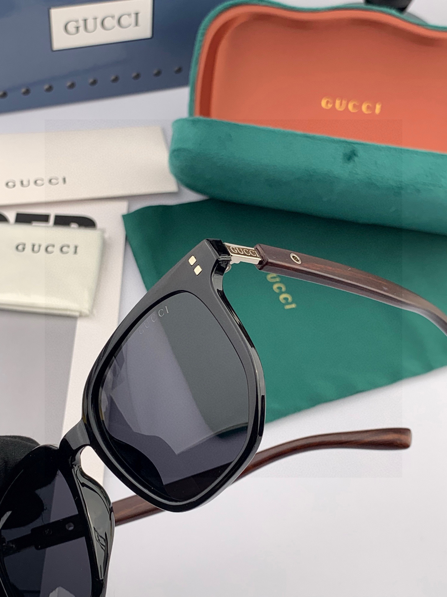 超好看 潮酷【GUCCI】古驰 新款款太阳镜以独特魅力和前卫风格诠释春夏最新眼镜，以方框设计，中梁连体质