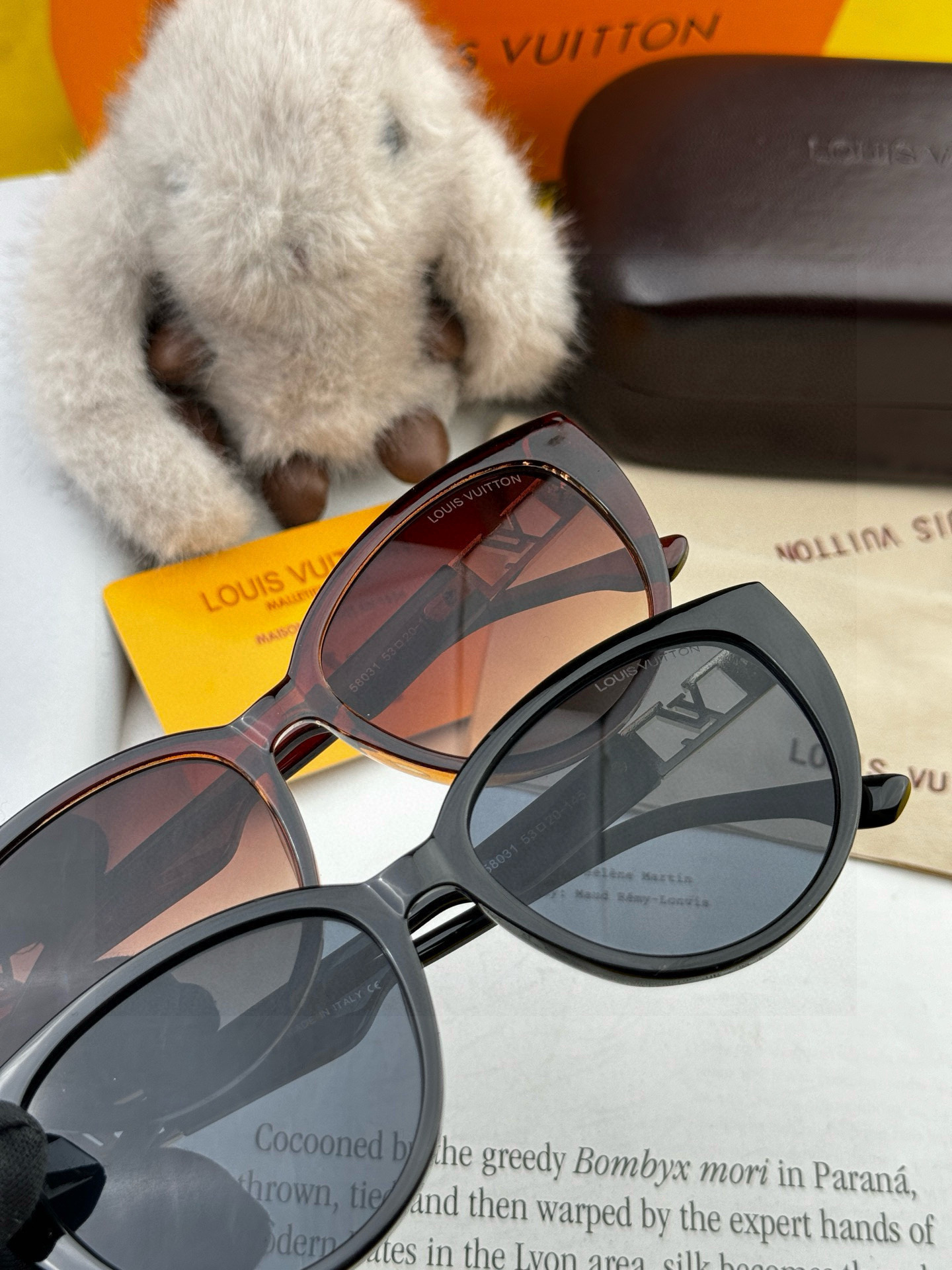 LV 2025新款女士方框太阳眼镜 开车墨镜 新款太阳镜 时尚大方 舒适轻盈 精致奢华 超轻 型号：L1