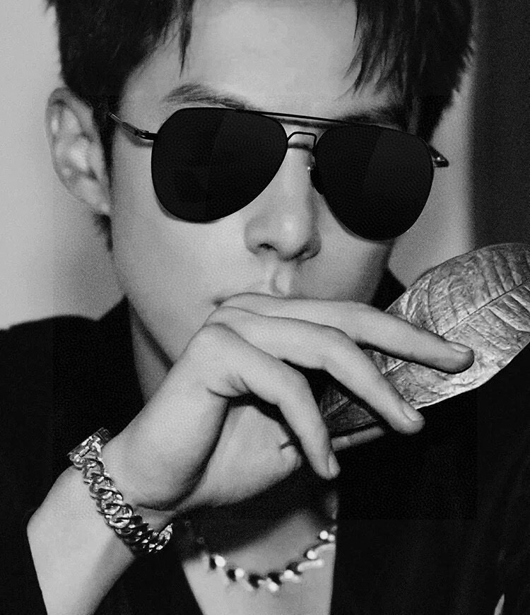 NO:553688,LV Men's Colorful Aviator Polarized Sunglasses Material HD Nylon Thickened Card Slot HD Polarized Lenses Rimless Frame Model L58903 Glasses Sunglasses Sunglasses, Glasses, Louis Vuitton19860909LV 男款炫彩飞行员偏光太阳镜 材质高清尼龙加厚卡槽高清偏光镜片 无边框镜架颜型号L58903眼镜墨镜太阳镜,眼镜,louis vuitton,glasses