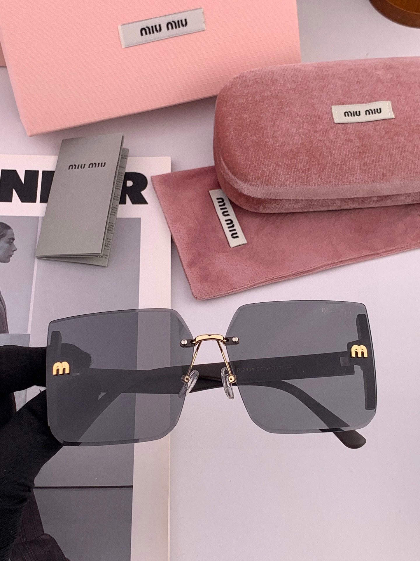 🔺 【缪缪 】2025开春新款 潮流爆款 时尚方框太阳镜 高品质 佩戴舒适 网红潮款墨镜 女士高清太阳镜