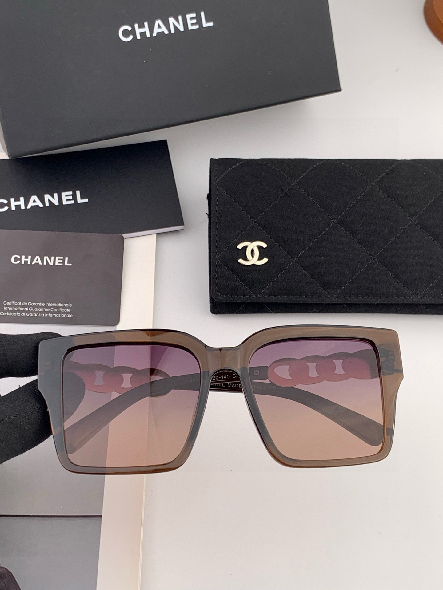 🎊。Chane✨新款女装太阳眼镜 镜腿高档 香奈儿专属LOGO使眼镜更具有国际大牌范 ☺️😘工艺精湛 高