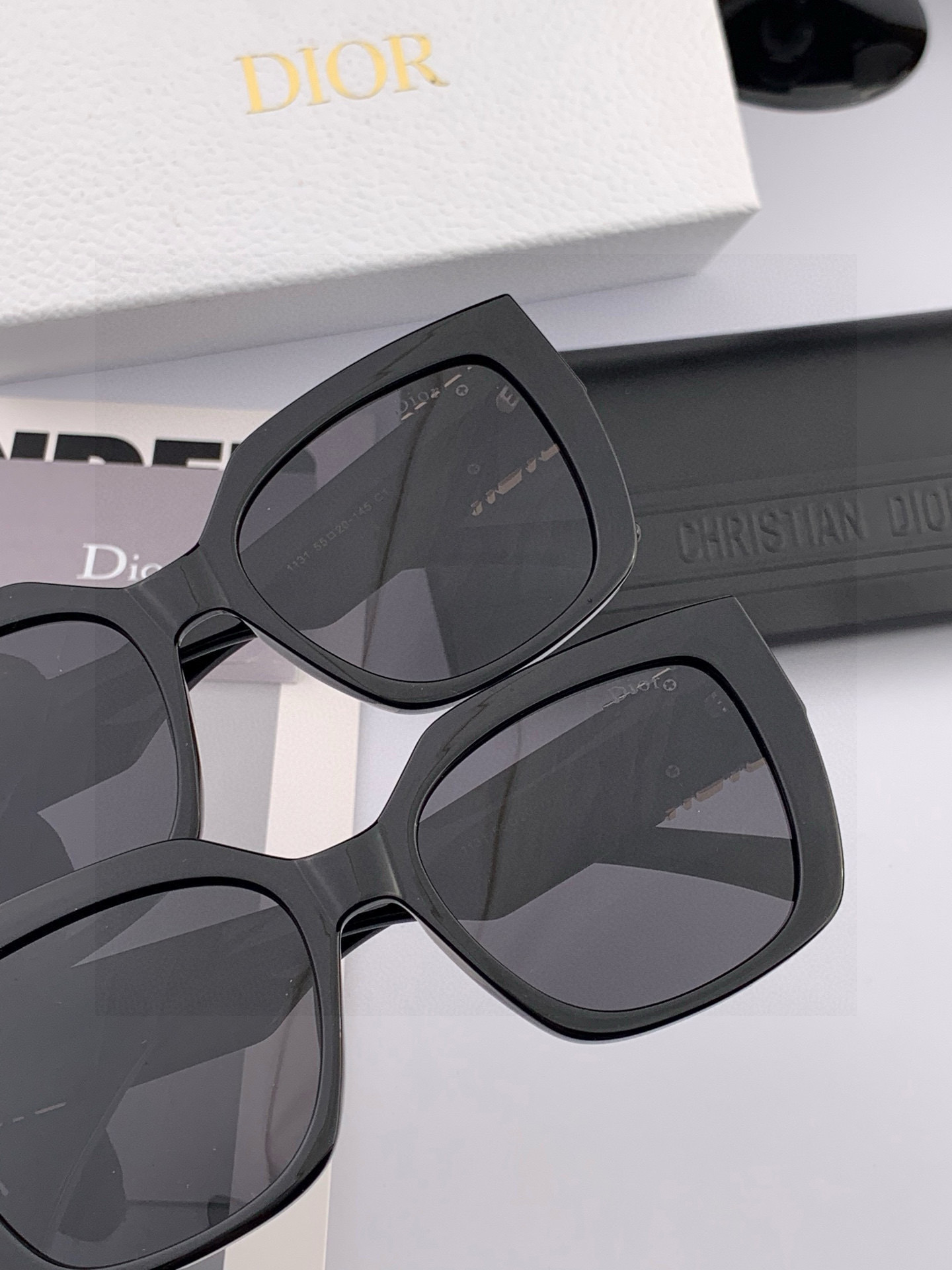 【DIOR】2025新款潮流爆款 时尚方框太阳镜 佩戴舒适 网红潮款墨镜 女士高清加厚偏光太阳镜🕶️ 🎉