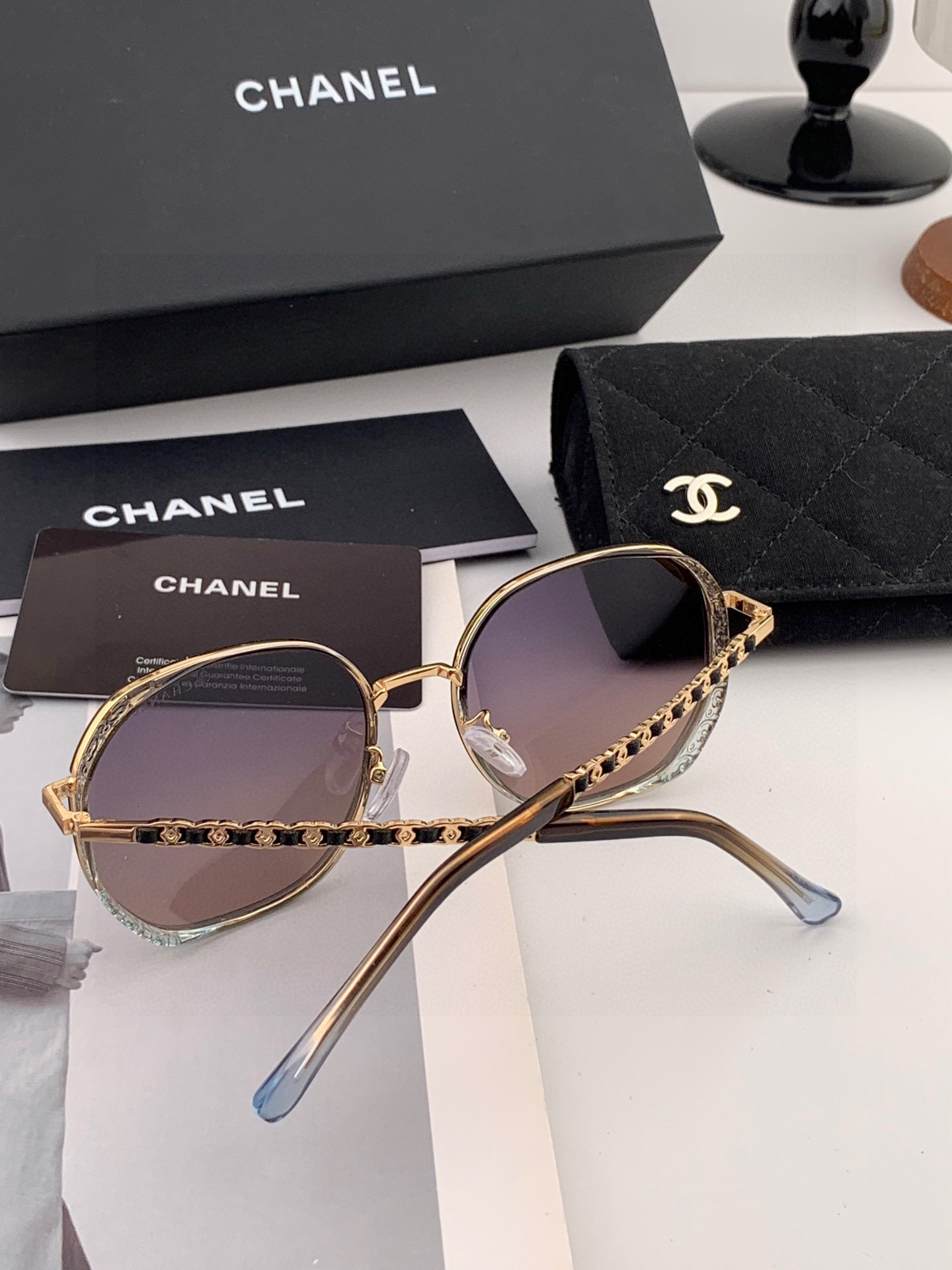 【CHANEL】香奈儿 新款尼龙偏光太眼镜，无框钻石 切边更有质感，大气女人范儿，大脸小脸都好看 ！型号