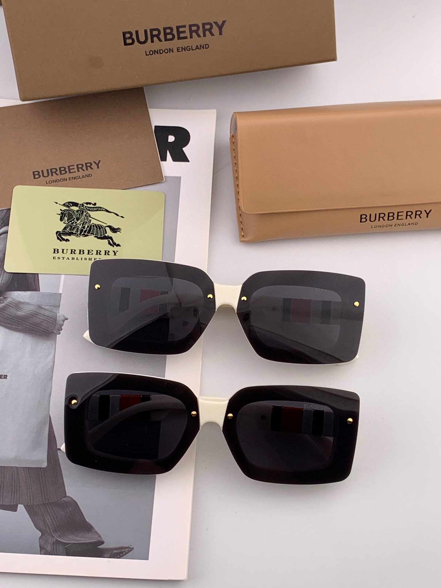 【偏光系列太阳镜】🎈原版出货 巴宝莉网红超爆款💙经典奢华全球风[强][酷][亲亲] 时尚方框太阳镜[得意