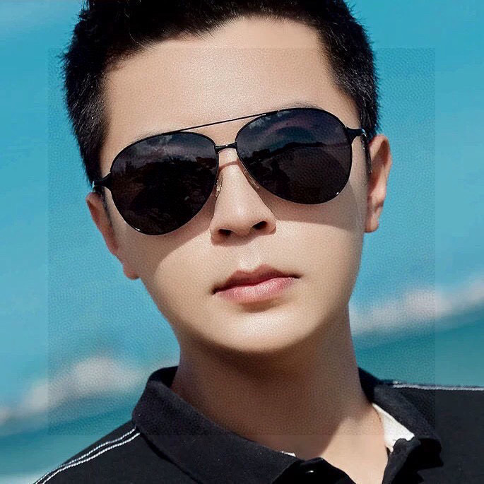 Gucci 。 高品质男女款墨镜 👍 进口宝丽来偏光镜片 。蛤蟆镜 开车钓鱼都可 。百搭显瘦墨镜韩版男士