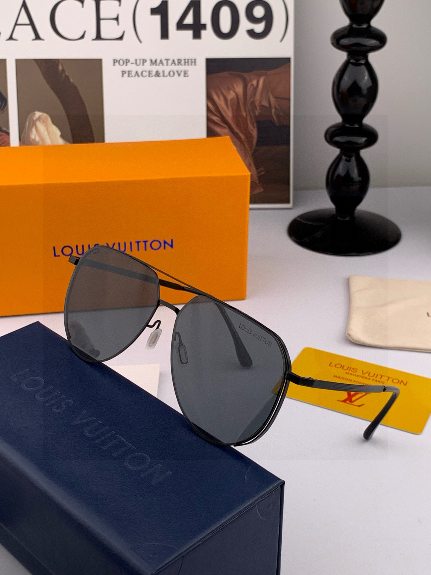 LV 男款炫彩飞行员偏光太阳镜 ❤️材质：高清尼龙加厚卡槽高清偏光镜片 🌹无边框镜架💕颜👍型号：L289