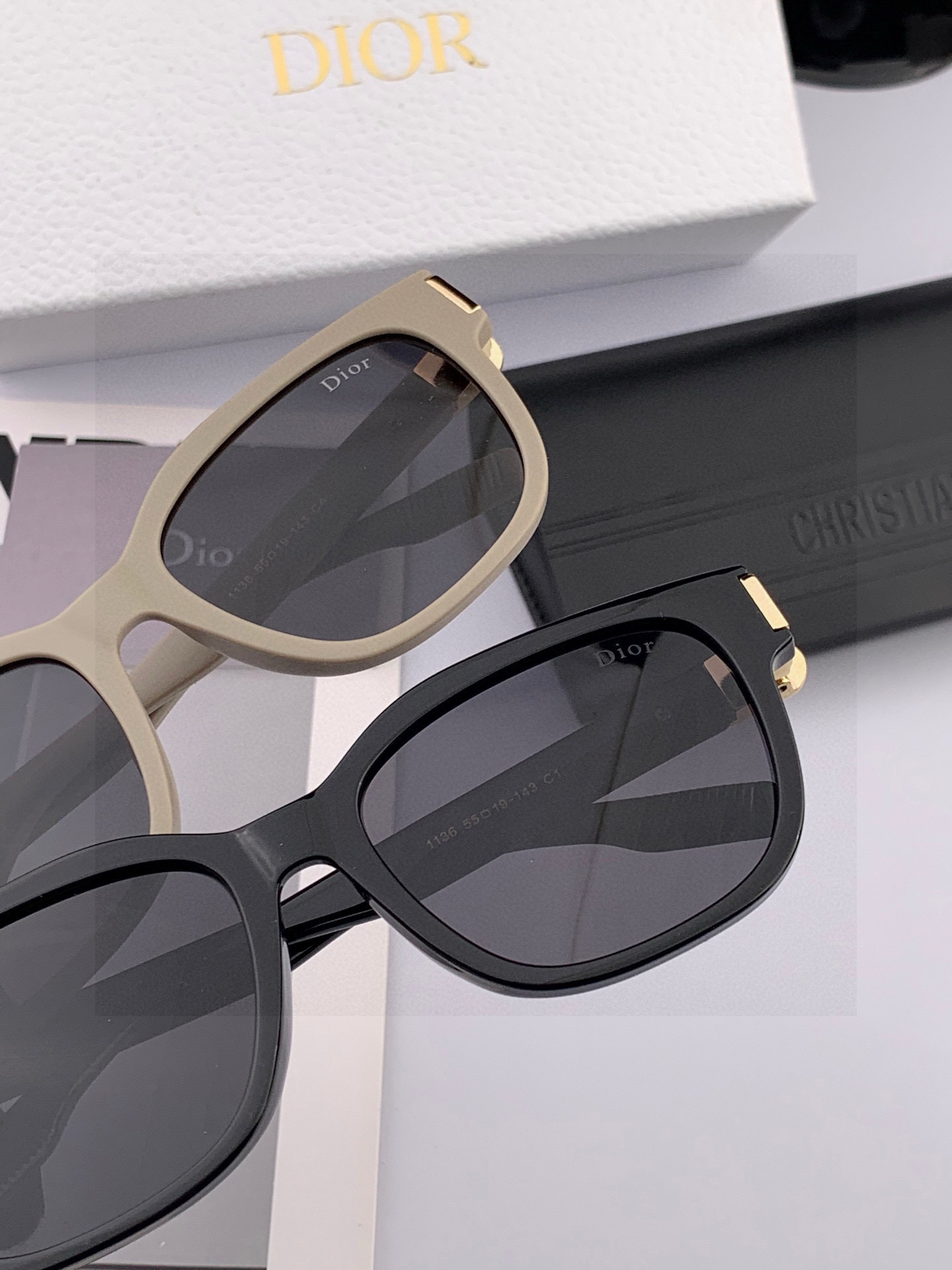 【DIOR】2025新款潮流爆款 时尚方框太阳镜 佩戴舒适 网红潮款墨镜 女士高清加厚偏光太阳镜🕶️ 🎉