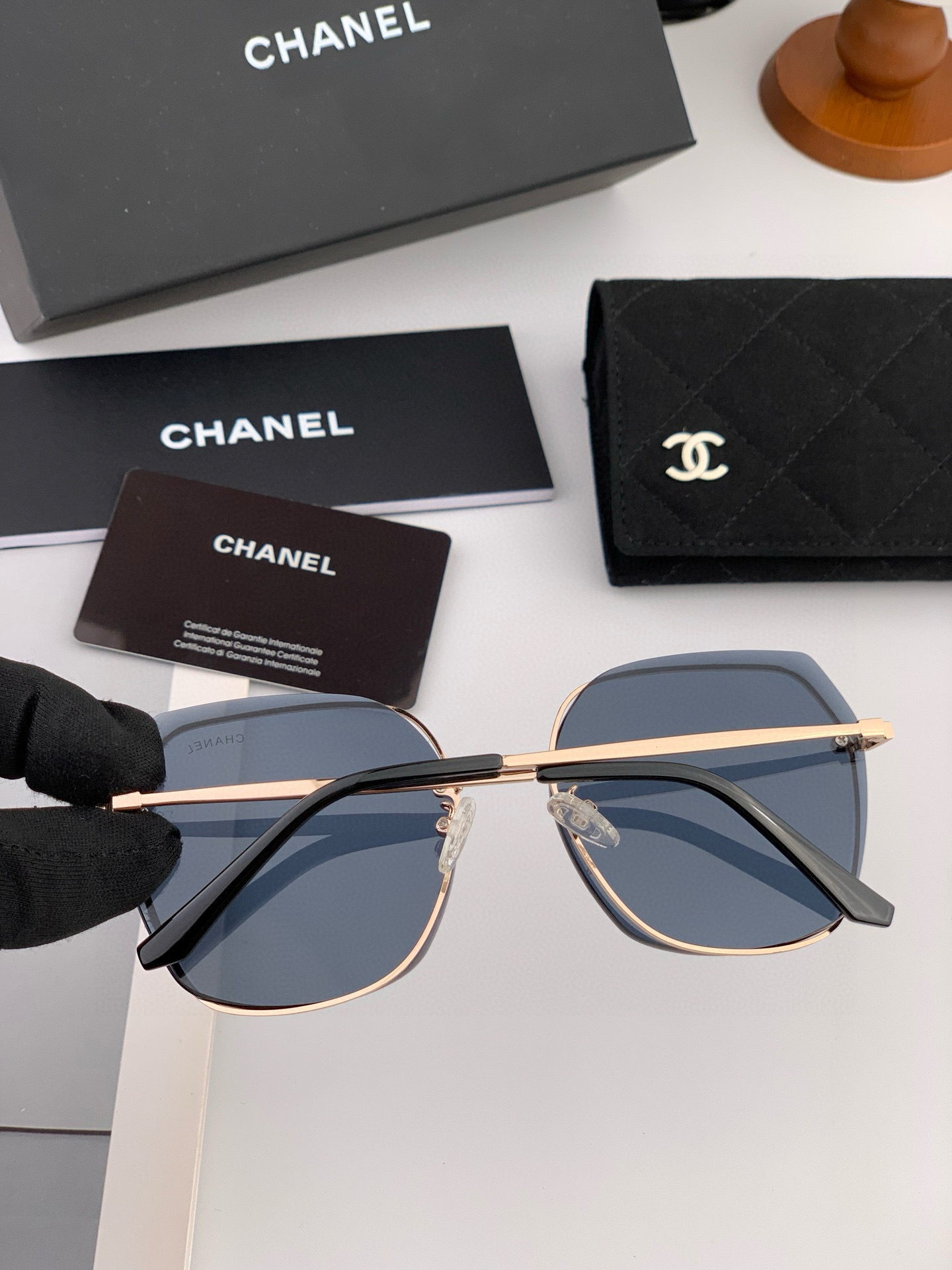 【CHANEL】香奈儿 新款尼龙偏光太眼镜，无框钻石 切边更有质感，大气女人范儿，大脸小脸都好看 ！型号