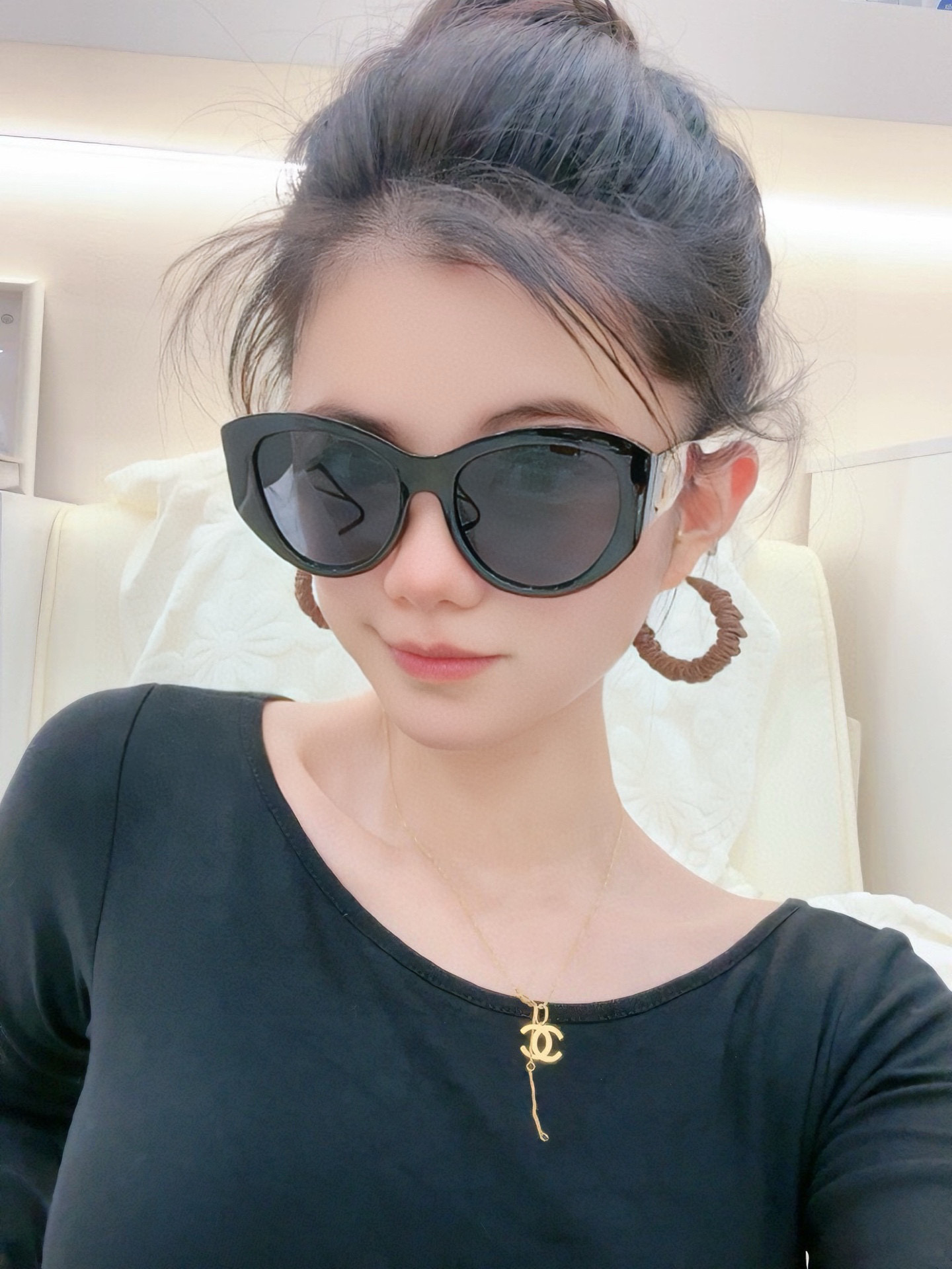 新品CHANEL 香奈儿太阳镜以独特魅力和前卫风格诠释春夏最新眼镜，质感超好佩带舒适 型号：CH4600