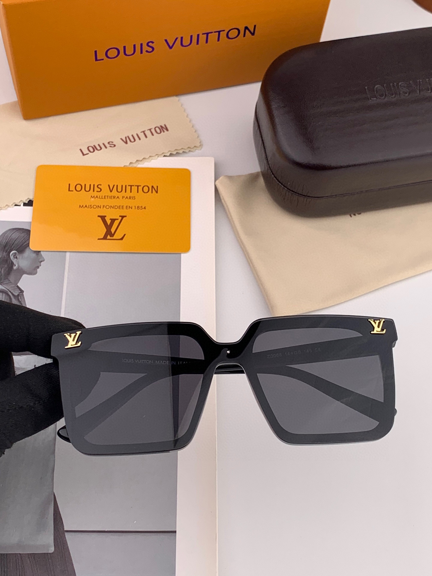 🔺LV🔻2025早春新款，众多明星同款[色]LV‼️‼️新款大框墨镜 ，🌈🌈宝丽来超清太阳镜🔝🔝型号：L