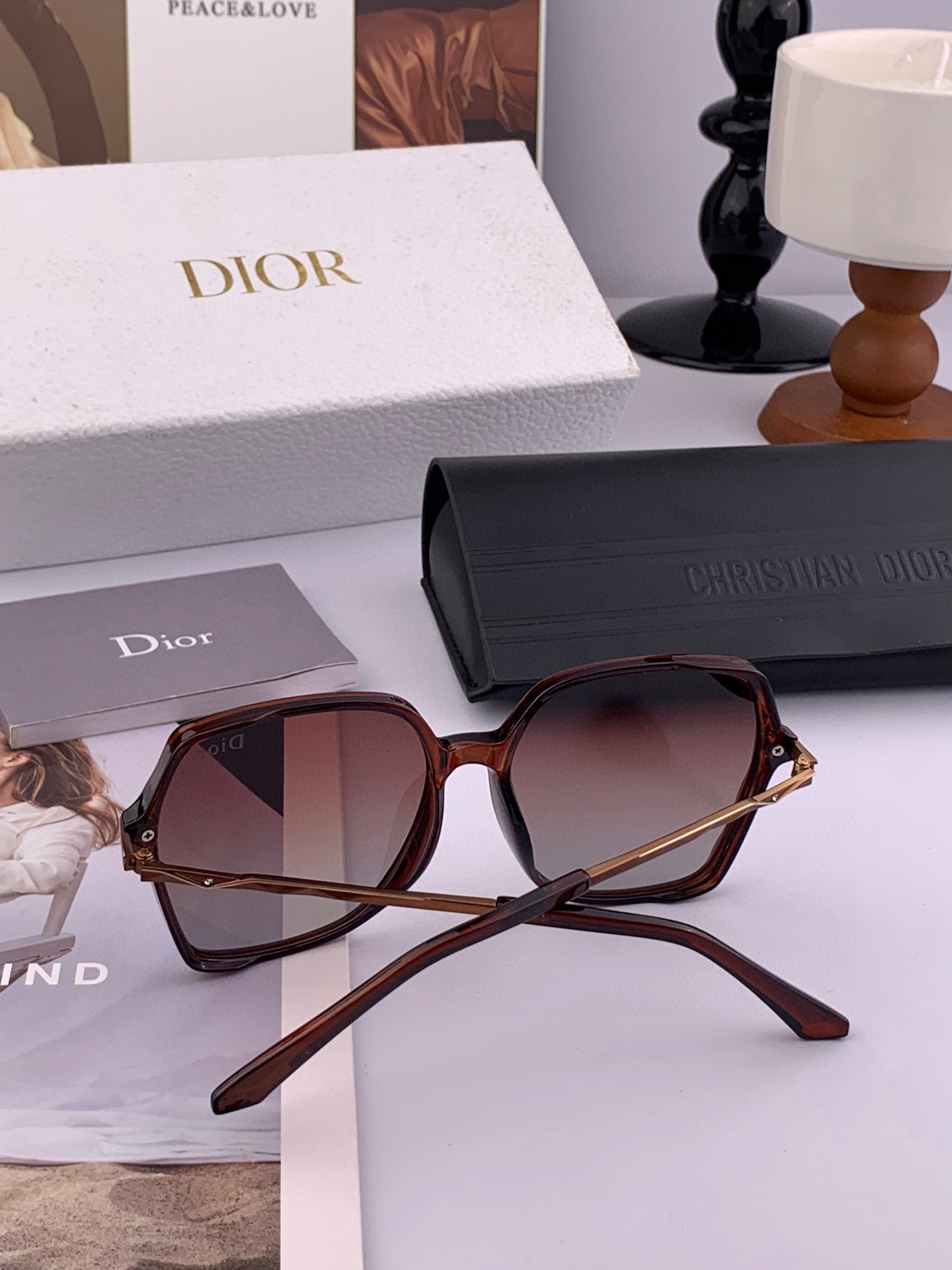 DIOR女士太阳镜🎒2025新款 最潮时尚太阳镜👓👕出行必备👒👠潮人必备[呲牙][呲牙] 高档金属镶钻搭