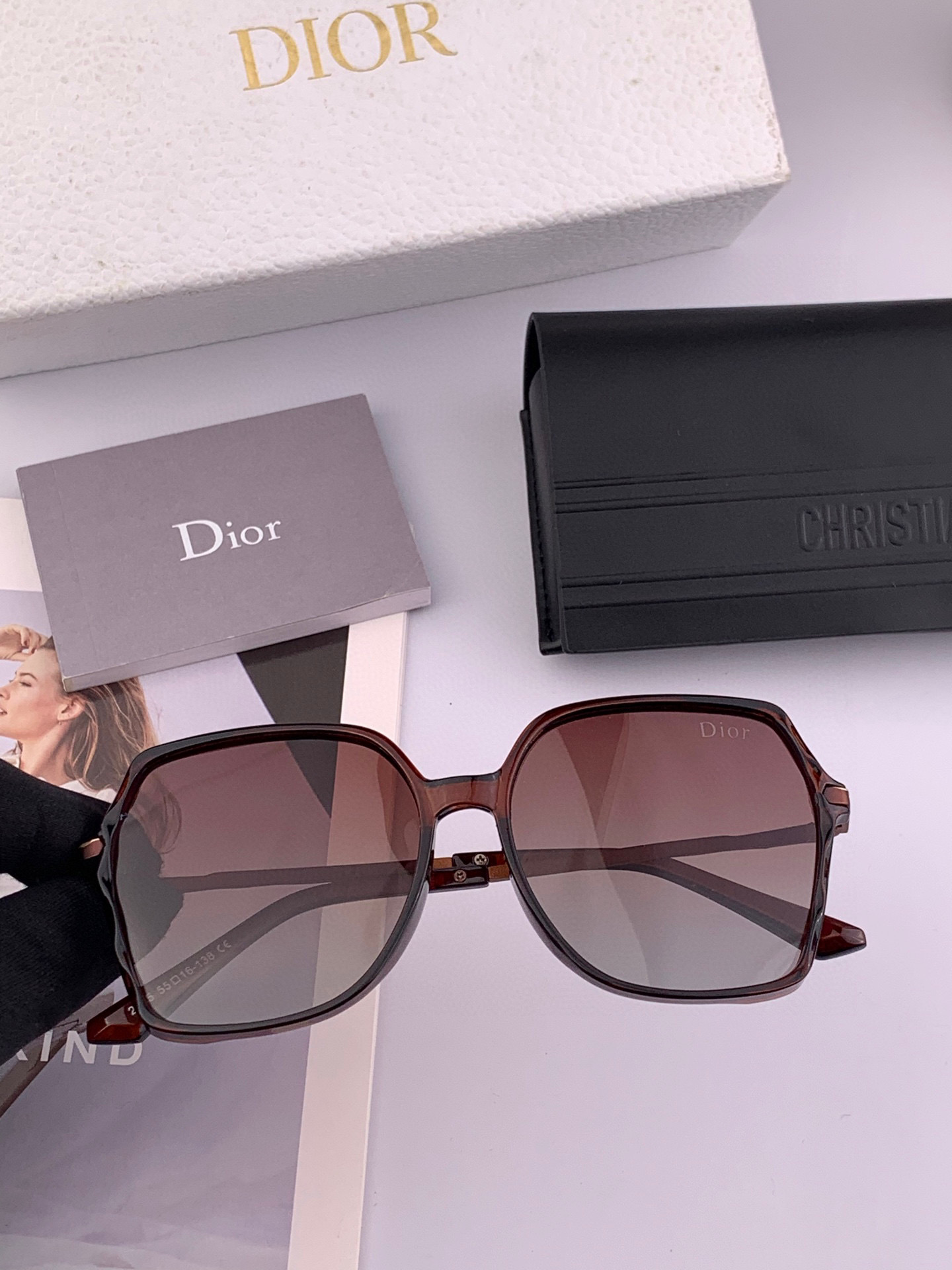 DIOR女士太阳镜🎒2025新款 最潮时尚太阳镜👓👕出行必备👒👠潮人必备[呲牙][呲牙] 高档金属镶钻搭