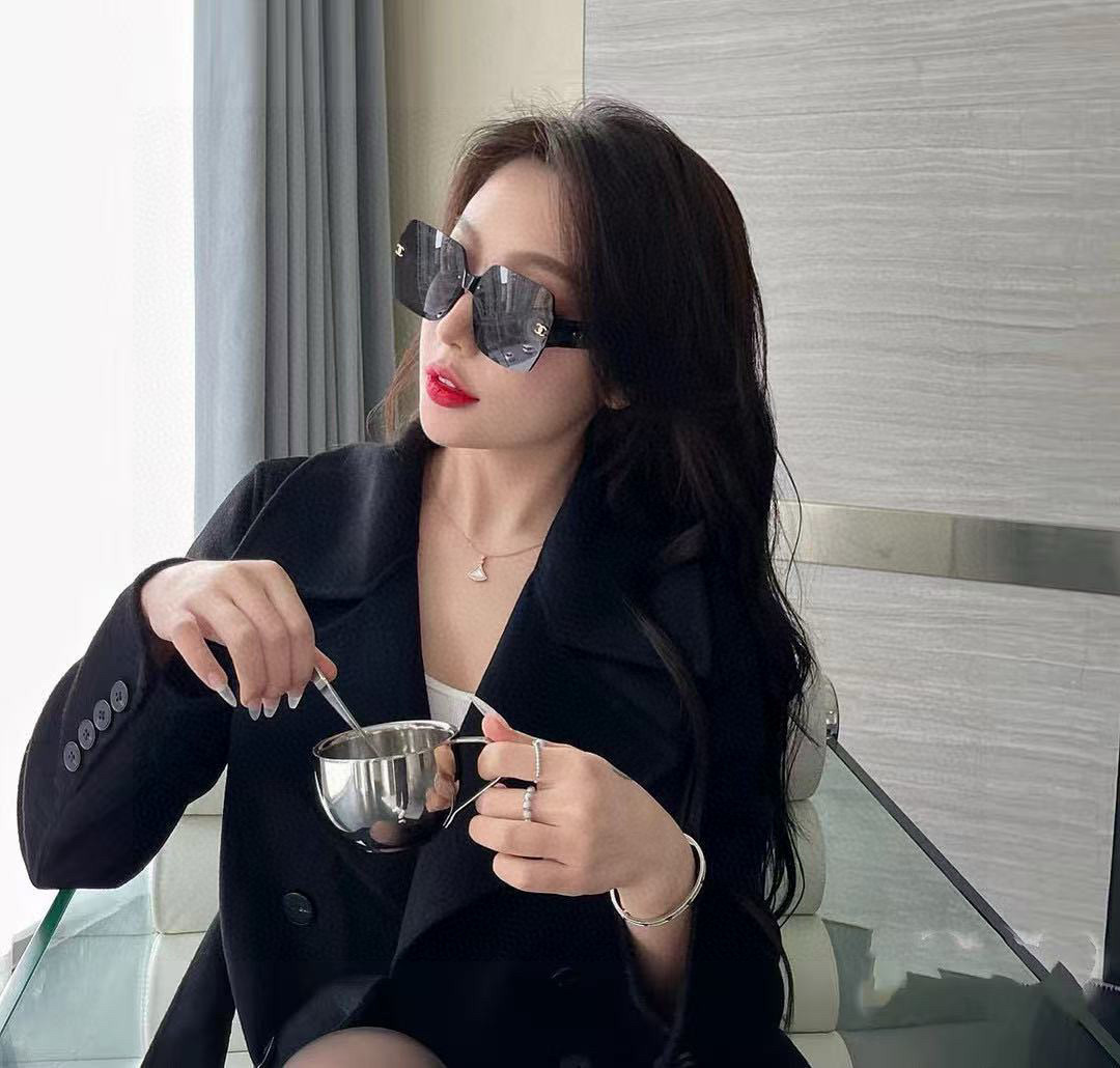 【TR偏光系列】香奈儿2025开春新款 经典的方框设计，不挑脸型，无论搭配大衣还是连衣裙都非常显气质 偏