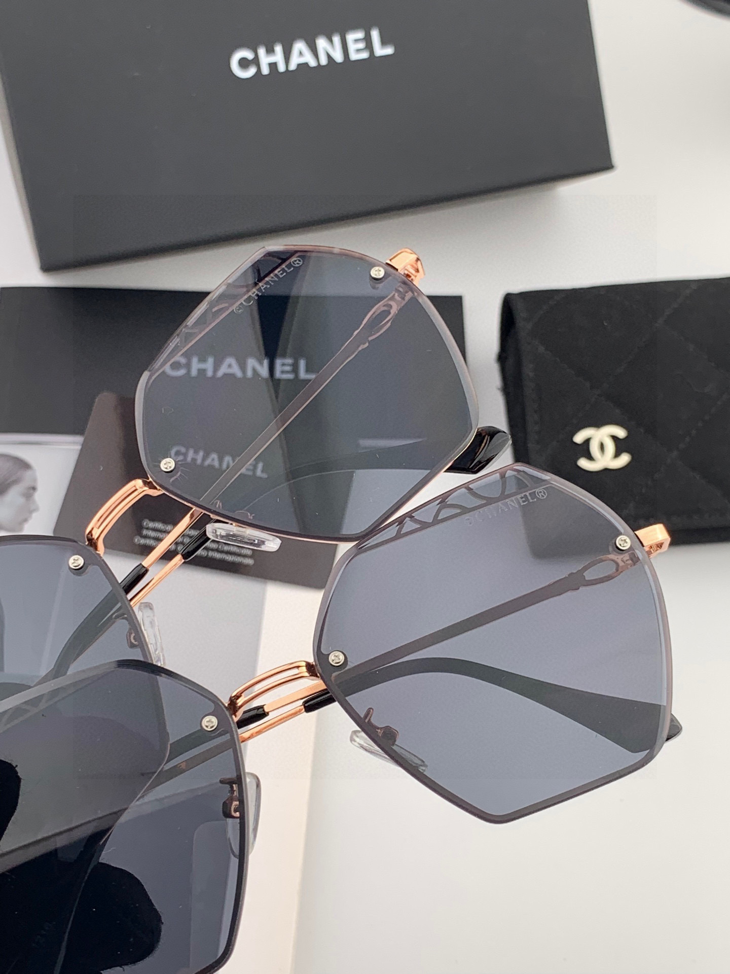 新品CHANEL 香奈儿太阳镜以独特魅力和前卫风格诠释春夏最新眼镜，质感超好佩带舒适 型号：CH7067