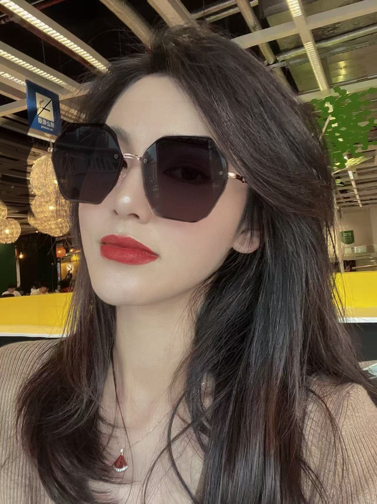 新品CHANEL 香奈儿太阳镜以独特魅力和前卫风格诠释春夏最新眼镜，质感超好佩带舒适 型号：CH7067