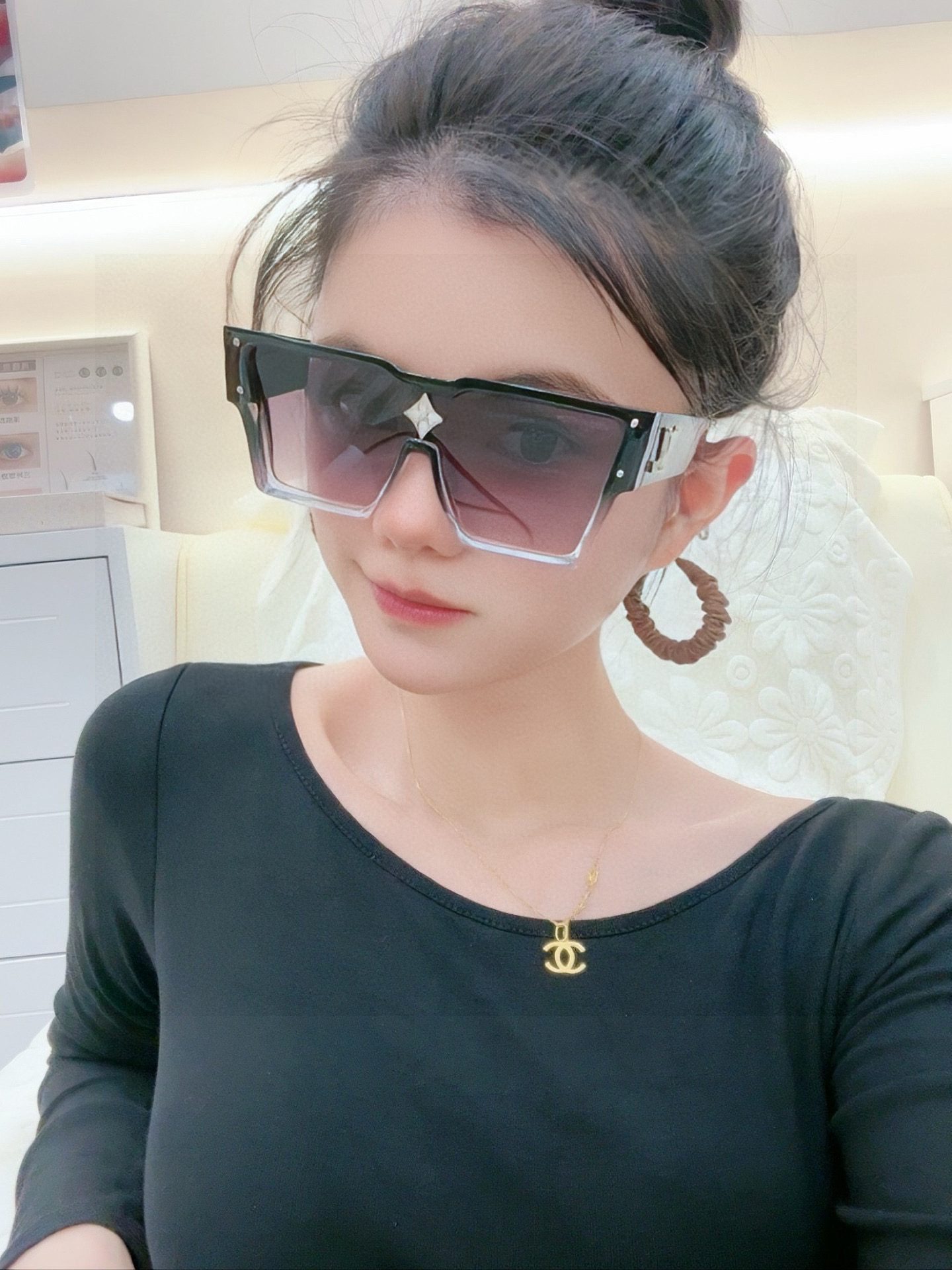 LV 2025新款女士方框太阳眼镜 开车墨镜 新款太阳镜 时尚大方 舒适轻盈 精致奢华 超轻 型号：L7