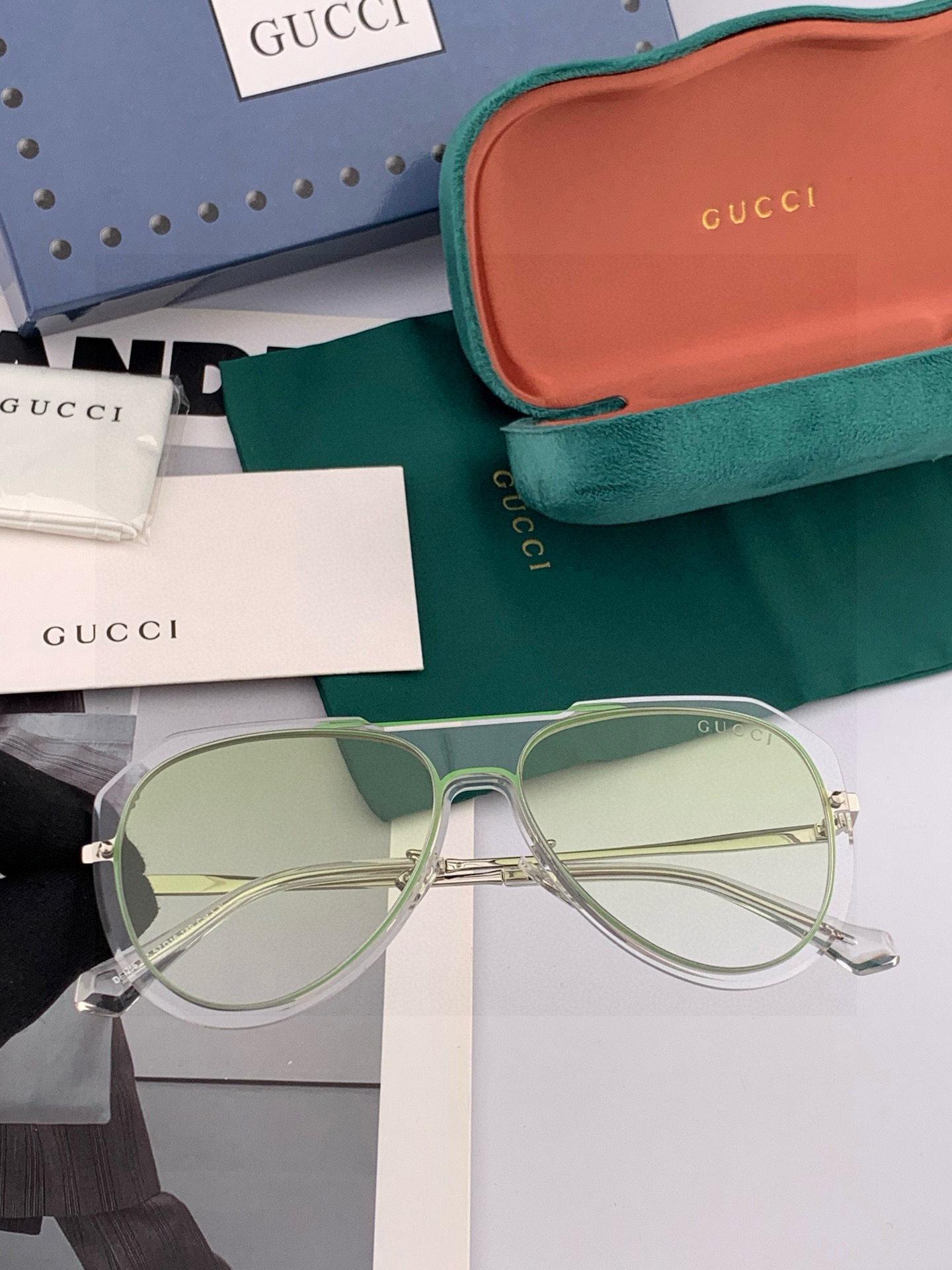 GUCC* 2025 新款男女情侣款太阳iP电镀永不褪色 卖点：超轻超有弹性整幅眼镜片：高清尼龙偏光镜片