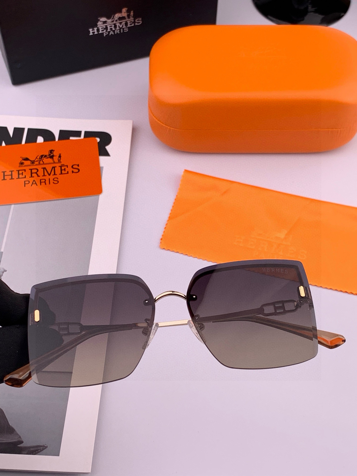 【尼龙偏光系列】爱马仕无框太阳镜墨方框设计，不挑脸型，无论搭配大衣还是连衣裙都非常显气质尼龙偏光镜片预防