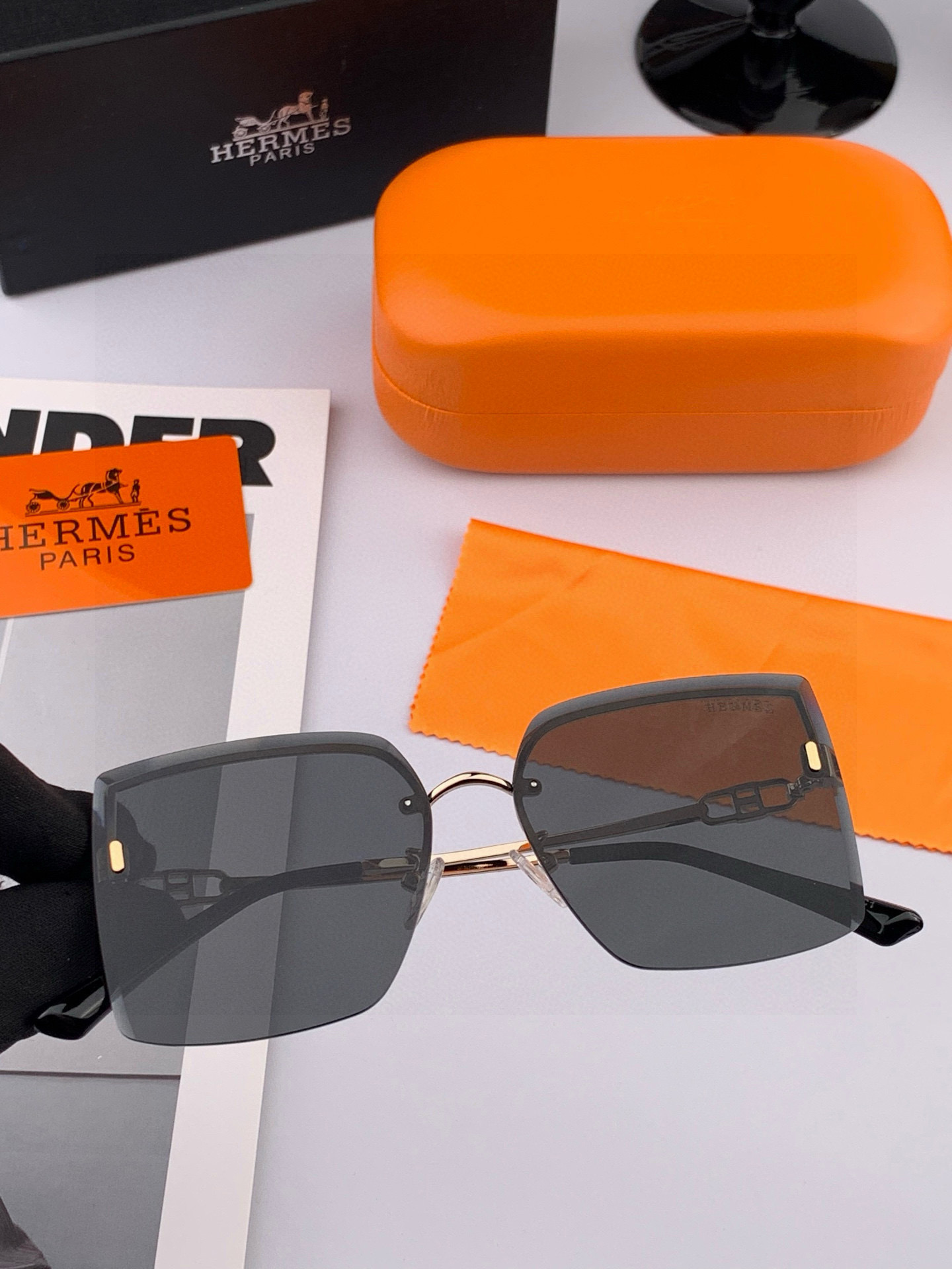 【尼龙偏光系列】爱马仕无框太阳镜墨方框设计，不挑脸型，无论搭配大衣还是连衣裙都非常显气质尼龙偏光镜片预防