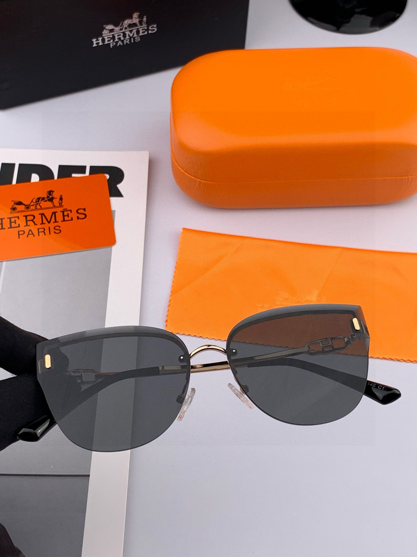 【尼龙偏光系列】爱马仕无框太阳镜墨方框设计，不挑脸型，无论搭配大衣还是连衣裙都非常显气质尼龙偏光镜片预防