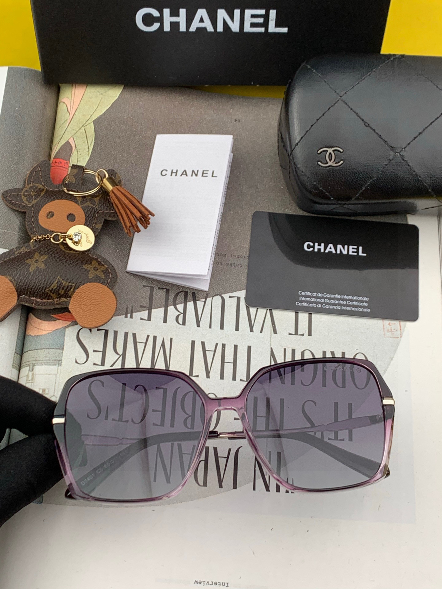 香奈儿 太阳镜🌞 2025开春新品超轻墨镜🆕众多博主网红都有配戴的 很有设计感 超前时尚💕 镜腿立体感十