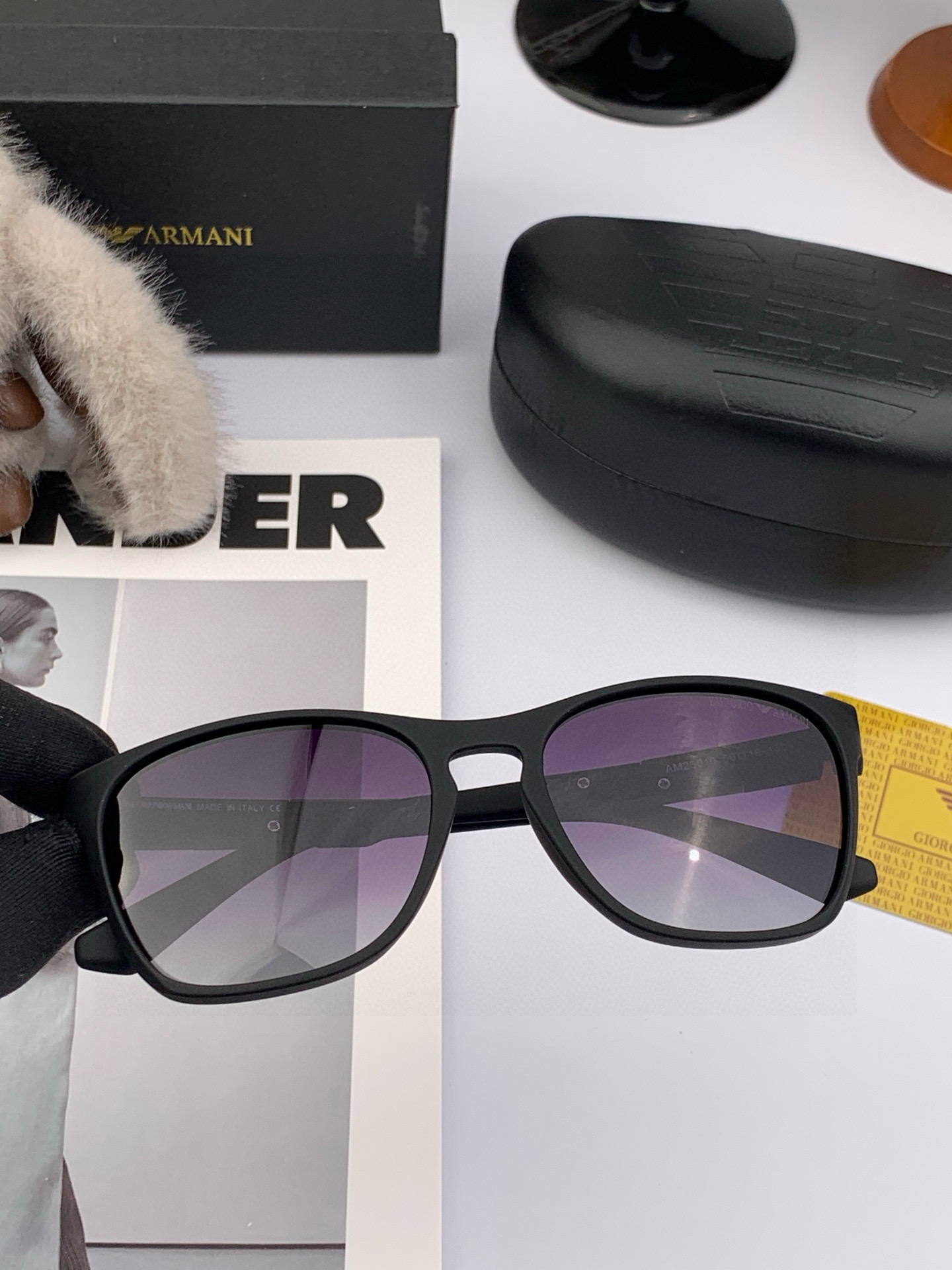 阿玛尼 大框太阳镜墨镜经典的方框设计，不挑脸型，无论搭配大衣还是连衣裙都非常显气质偏光镜片预防紫外线 型