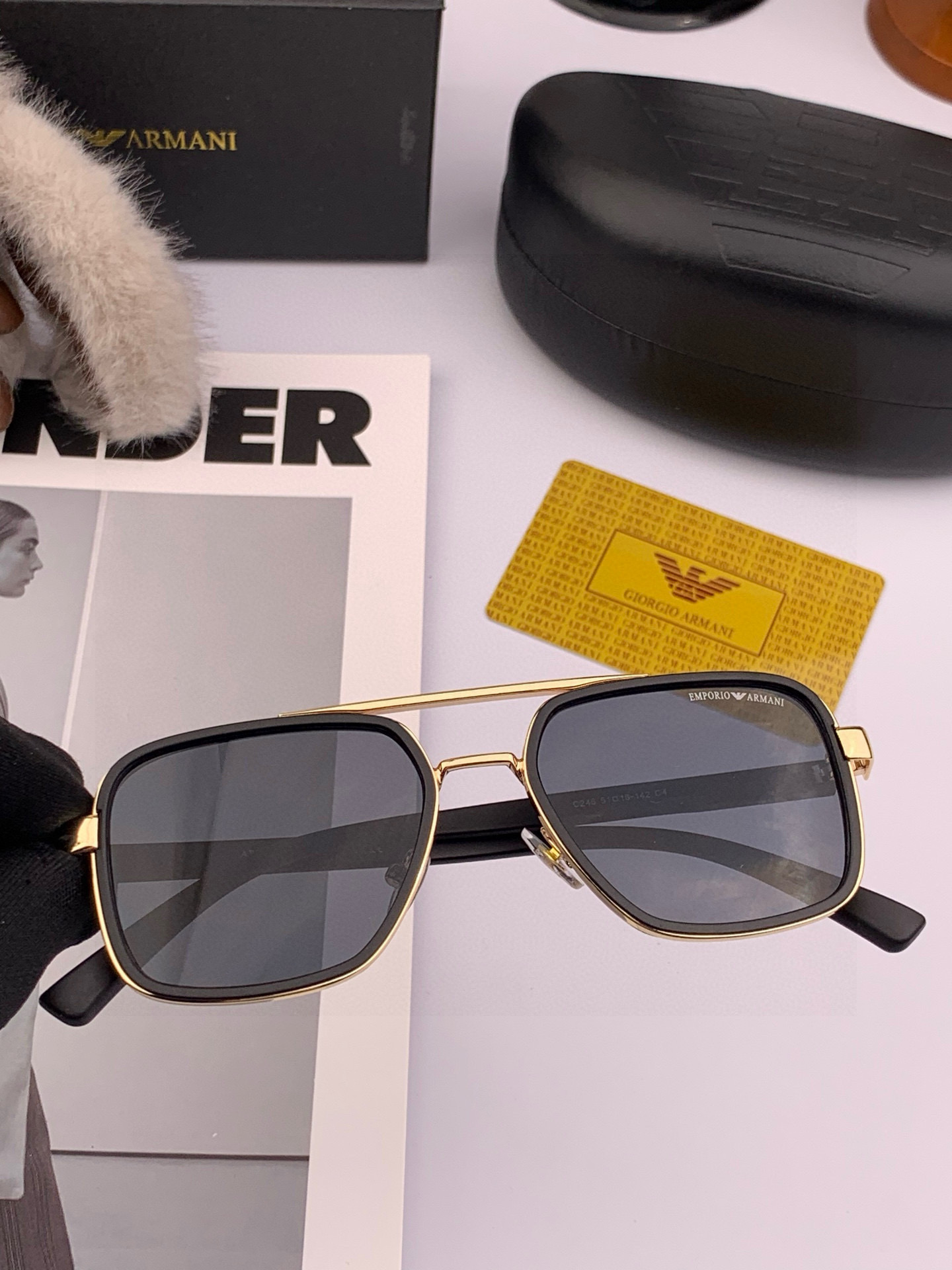 【阿玛尼】2025新款超百搭金属太阳镜、造型轮廓超大镜框完美修饰脸型，时尚超级百搭 ！型号：A624