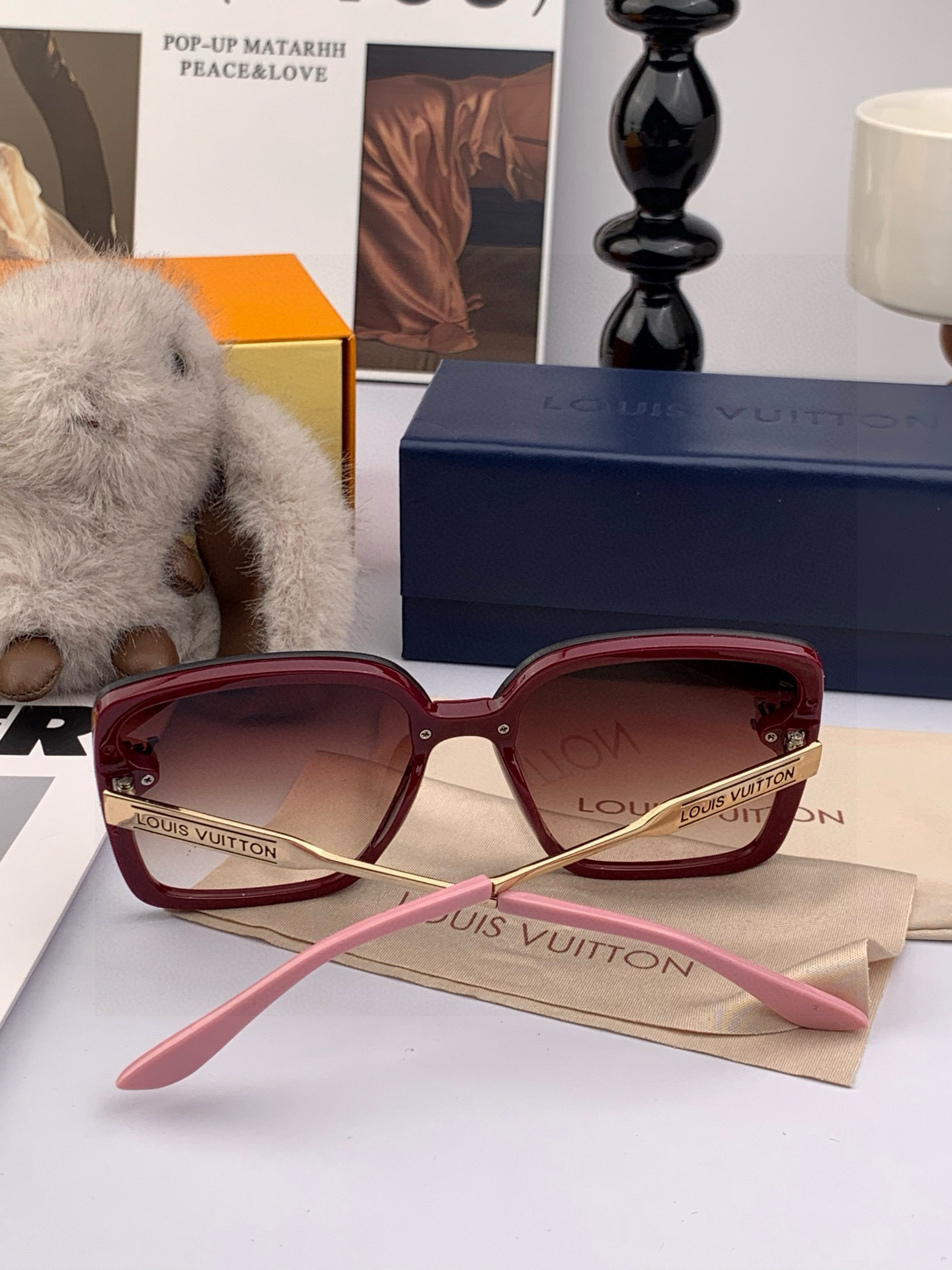 LV 2025年开春新款 潮流爆款 时尚方框太阳镜 高品质 佩戴舒适 网红潮款墨镜 型号L0893