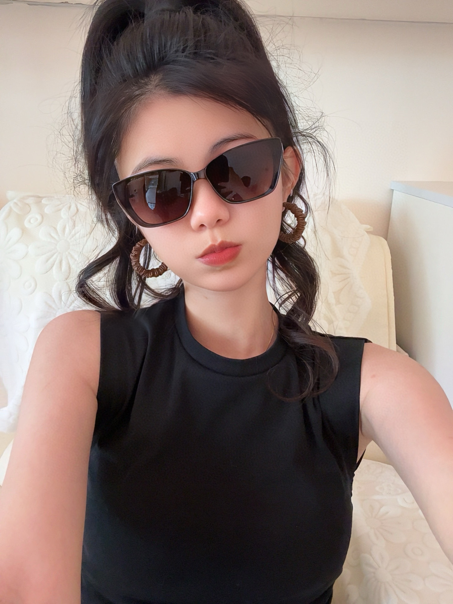 LV 2025新款女士方框太阳眼镜 开车墨镜 新款太阳镜 时尚大方 舒适轻盈 精致奢华 超轻 型号：L0