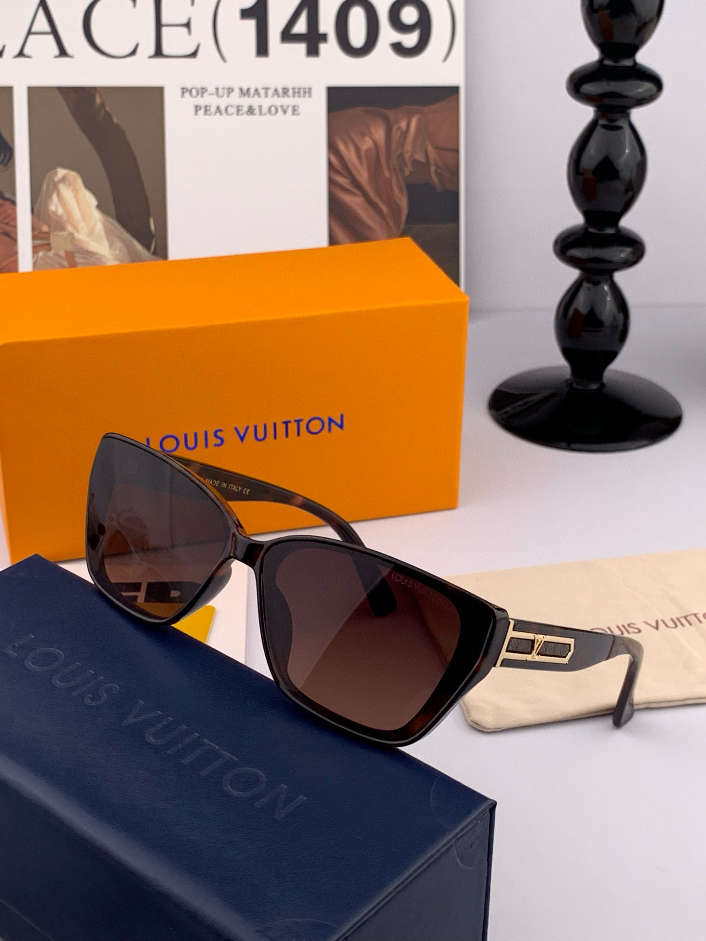 LV 2025新款女士方框太阳眼镜 开车墨镜 新款太阳镜 时尚大方 舒适轻盈 精致奢华 超轻 型号：L0