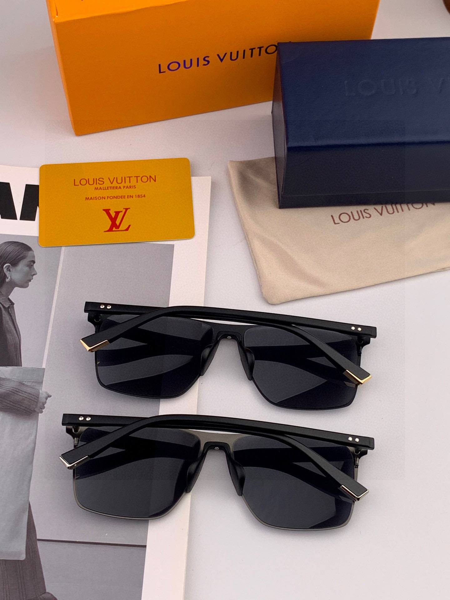 LV 男款炫彩飞行员偏光太阳镜 ❤️材质：高清尼龙加厚卡槽高清偏光镜片 🌹无边框镜架💕颜👍型号：L125