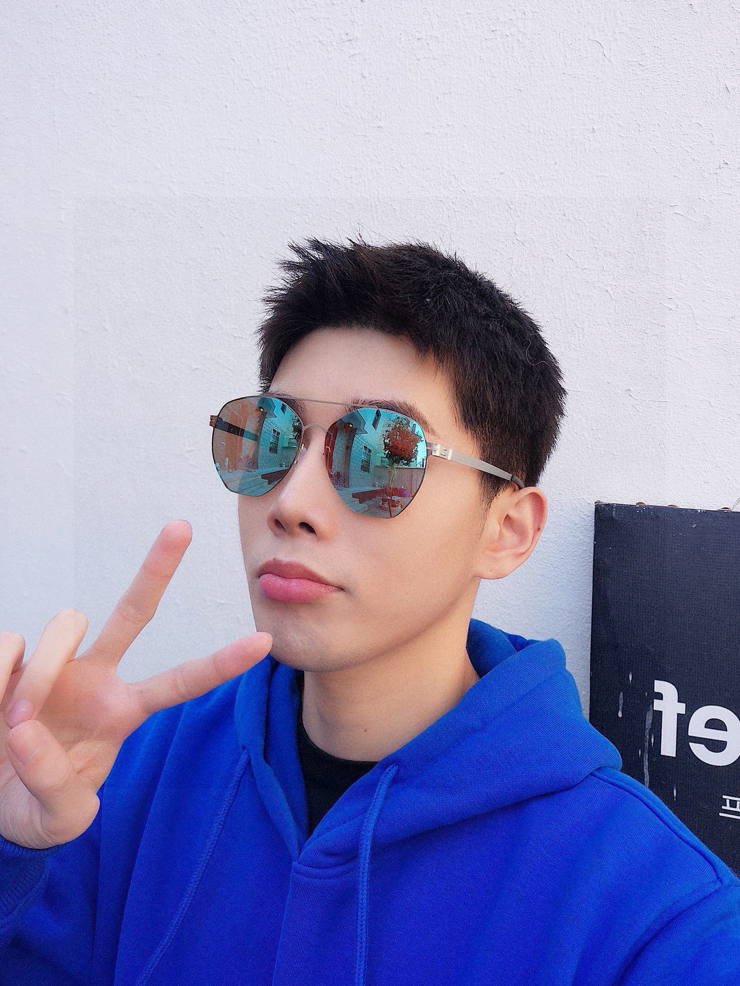 Gucc*2025新款男女情侣款太阳iP电镀永不褪色 卖点：超轻超有弹性整幅眼镜无螺丝重要的是压不坏、镜